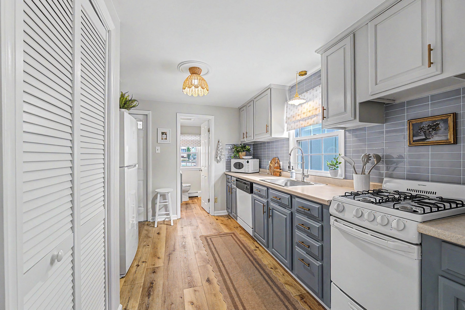  2353 Asbury Avenue - 物件實景