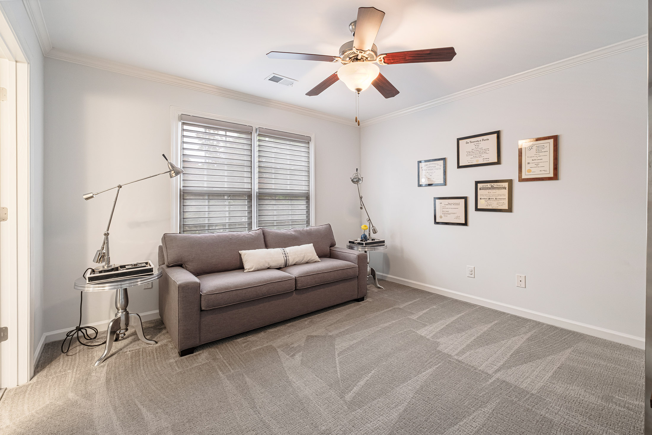  Situated on a Lush, Professionally Landscaped, Flat Lot - 物件實景