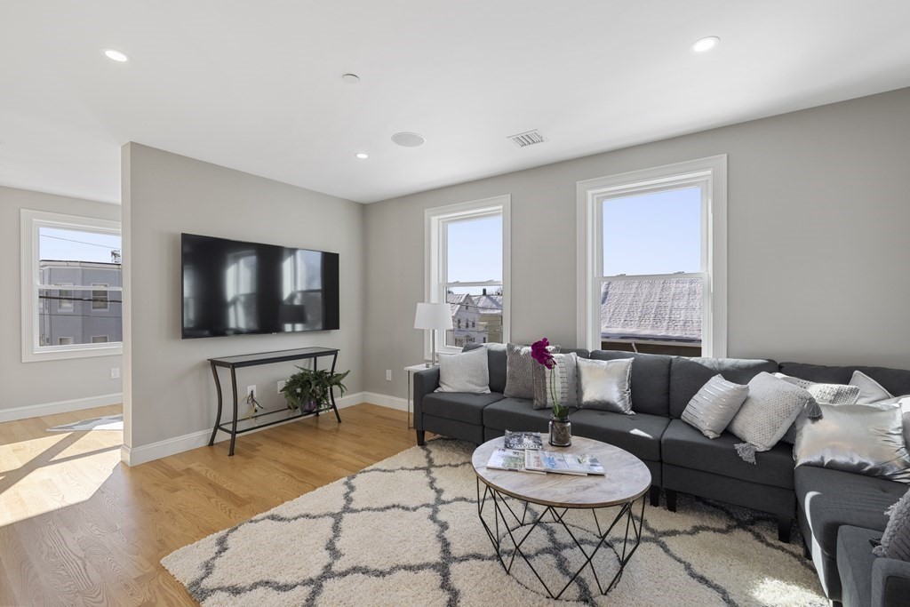 Everett, Massachusetts, 02149, United States, 3 Bedrooms Bedrooms, ,2 BathroomsBathrooms,Residential,For Sale,1923435