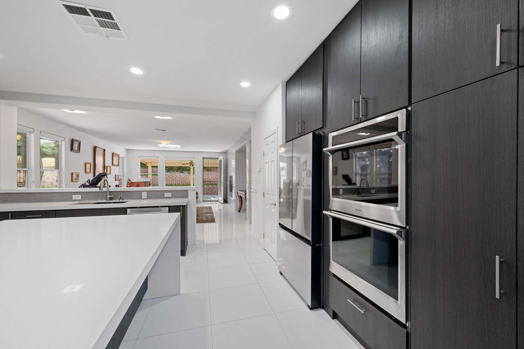  Highly Upgraded 4,000 sq ft Estate in Gated Community - 物件實景