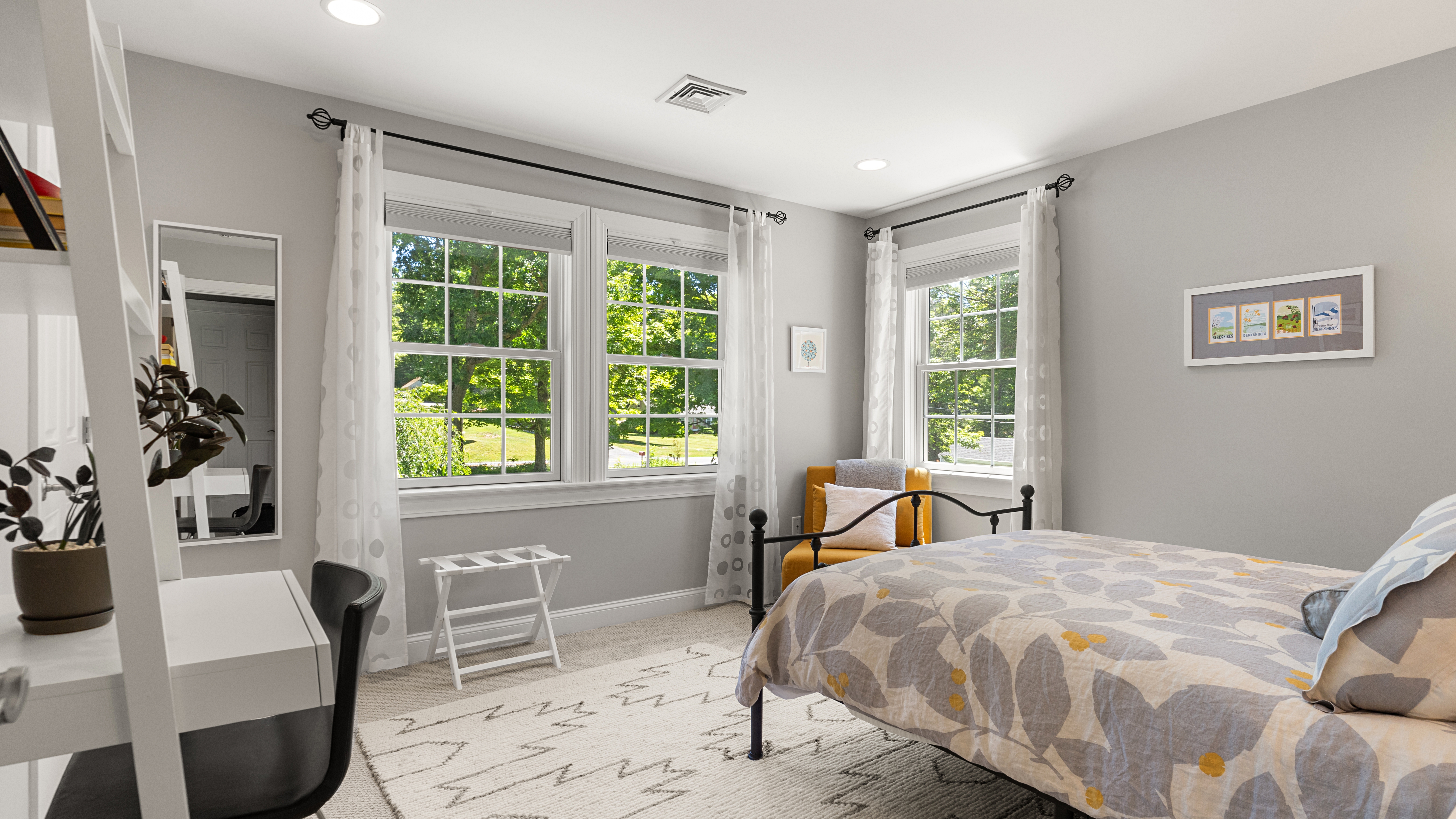  2008 4-Bed, 4-Bath Classic Home with Open Floor Plan and 3 Levels of Living Spac - 物件實景