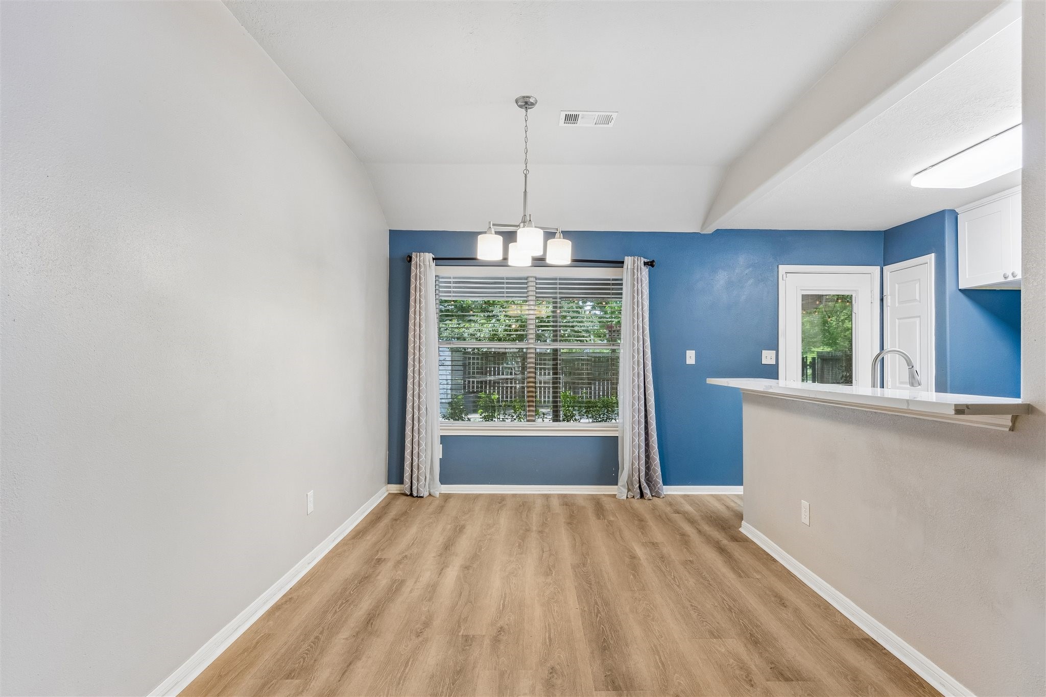  802 W Sealy Street - 物件實景