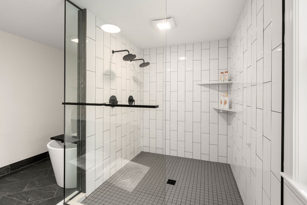 Walpole, Massachusetts, 02081, United States, 4 Bedrooms Bedrooms, ,4 BathroomsBathrooms,Residential,For Sale,1987866