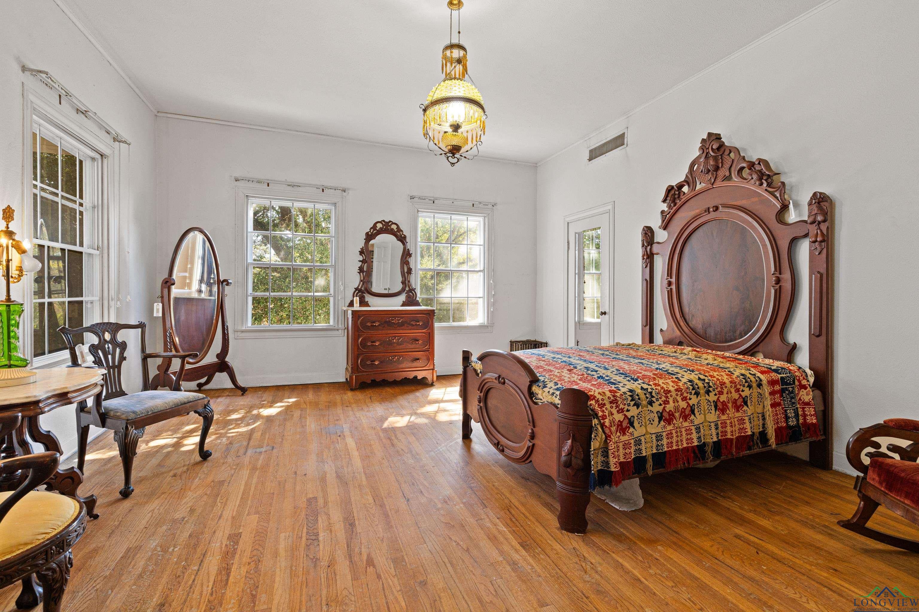 Jefferson, Texas, 75657, United States, 5 Bedrooms Bedrooms, ,5 BathroomsBathrooms,Residential,For Sale,1978271