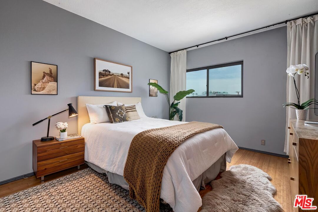 West Hollywood, California, 90069, United States, 2 Bedrooms Bedrooms, ,2 BathroomsBathrooms,Residential,For Sale,1819033
