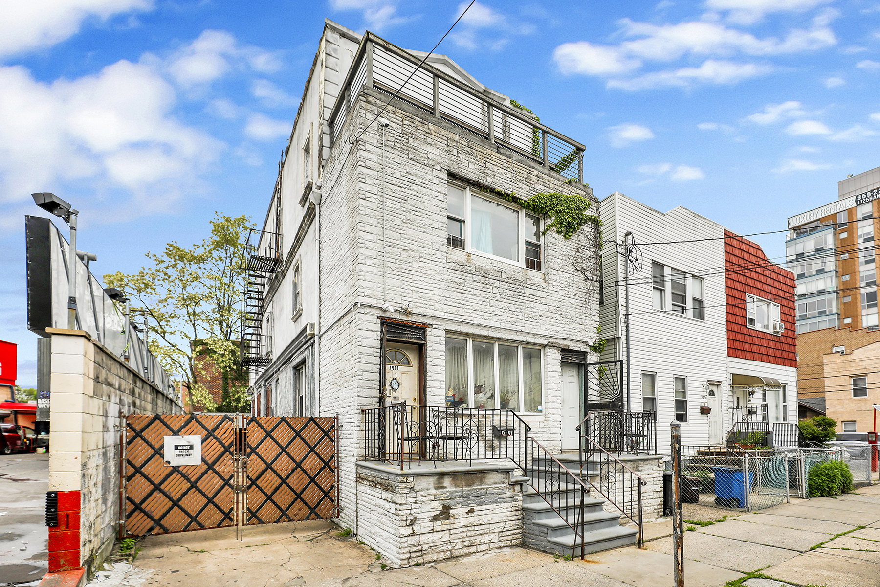 Brooklyn, New York, 11235, United States, 6 Bedrooms Bedrooms, ,3 BathroomsBathrooms,Residential,For Sale,1830542