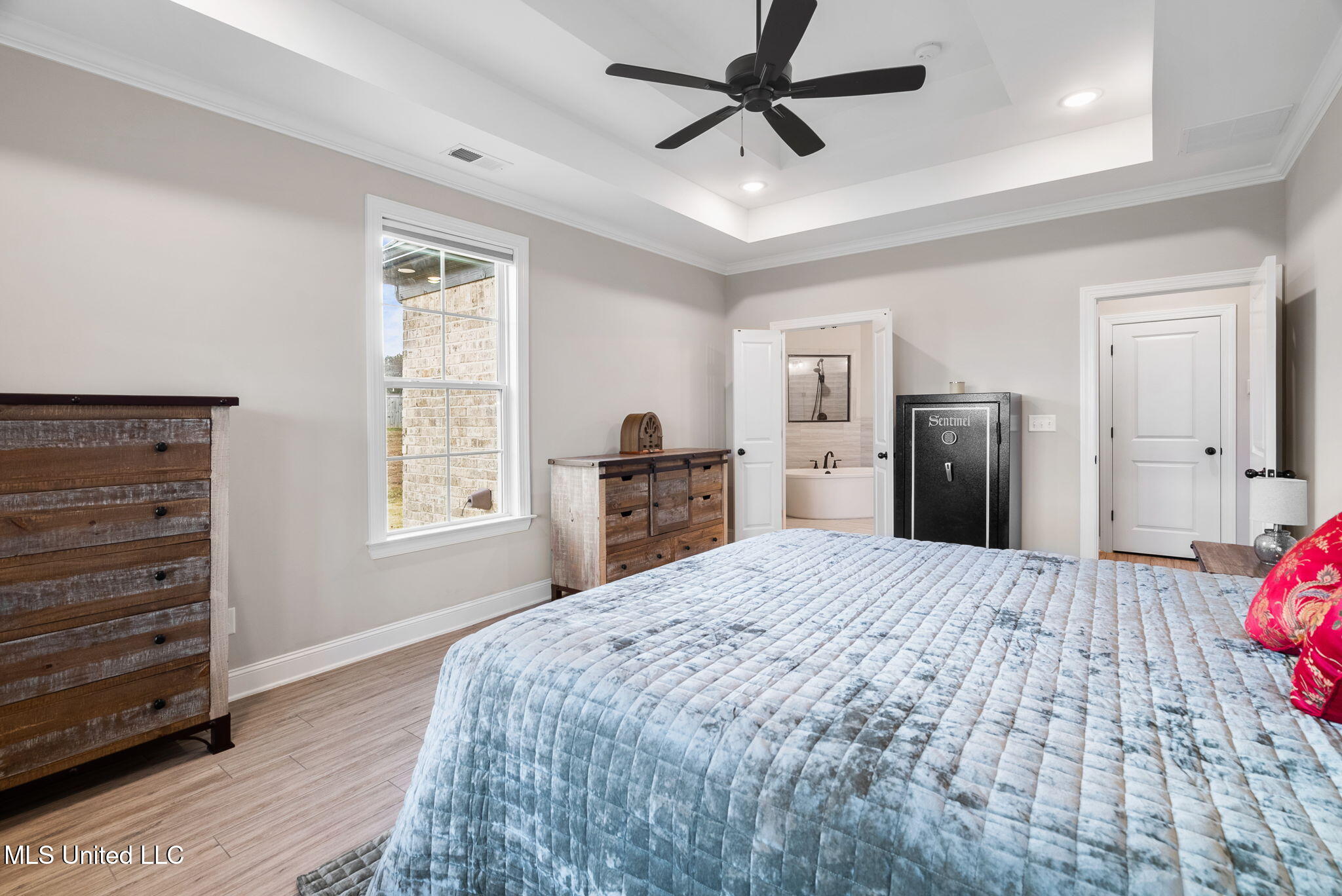 Hernando, Mississippi, 38632, United States, 5 Bedrooms Bedrooms, ,3 BathroomsBathrooms,Residential,For Sale,1991187