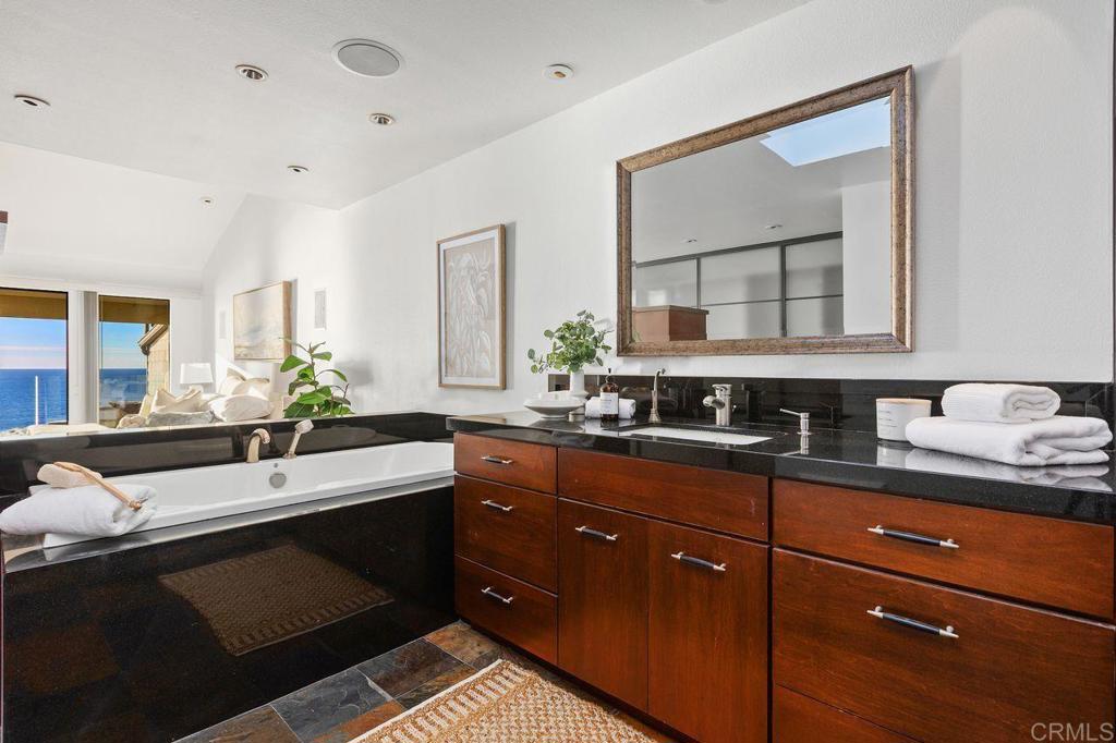 Encinitas, California, 92024, United States, 2 Bedrooms Bedrooms, ,3 BathroomsBathrooms,Residential,For Sale,1997008