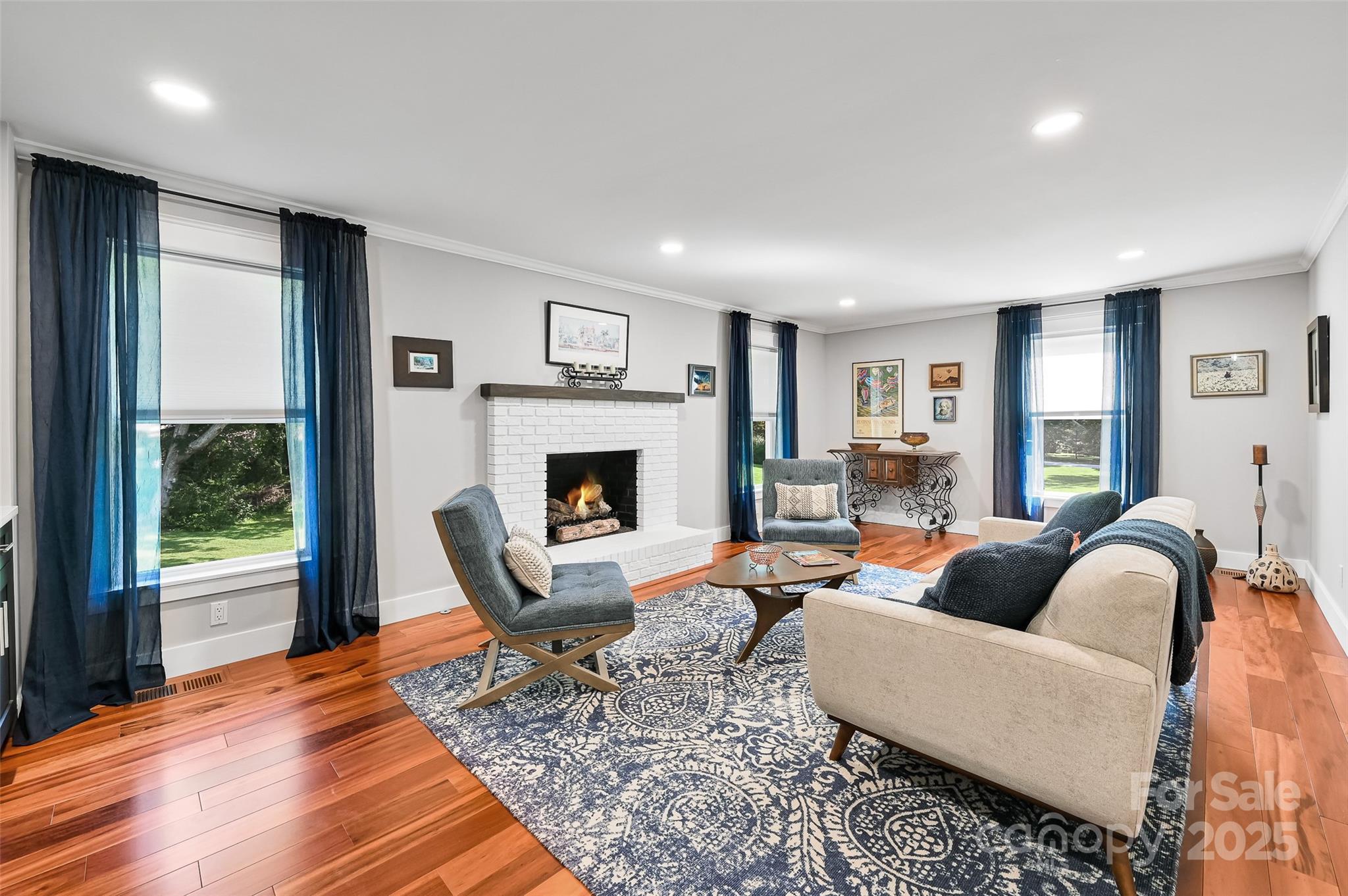 Hendersonville, North Carolina, 28739, United States, 5 Bedrooms Bedrooms, ,3 BathroomsBathrooms,Residential,For Sale,1903677