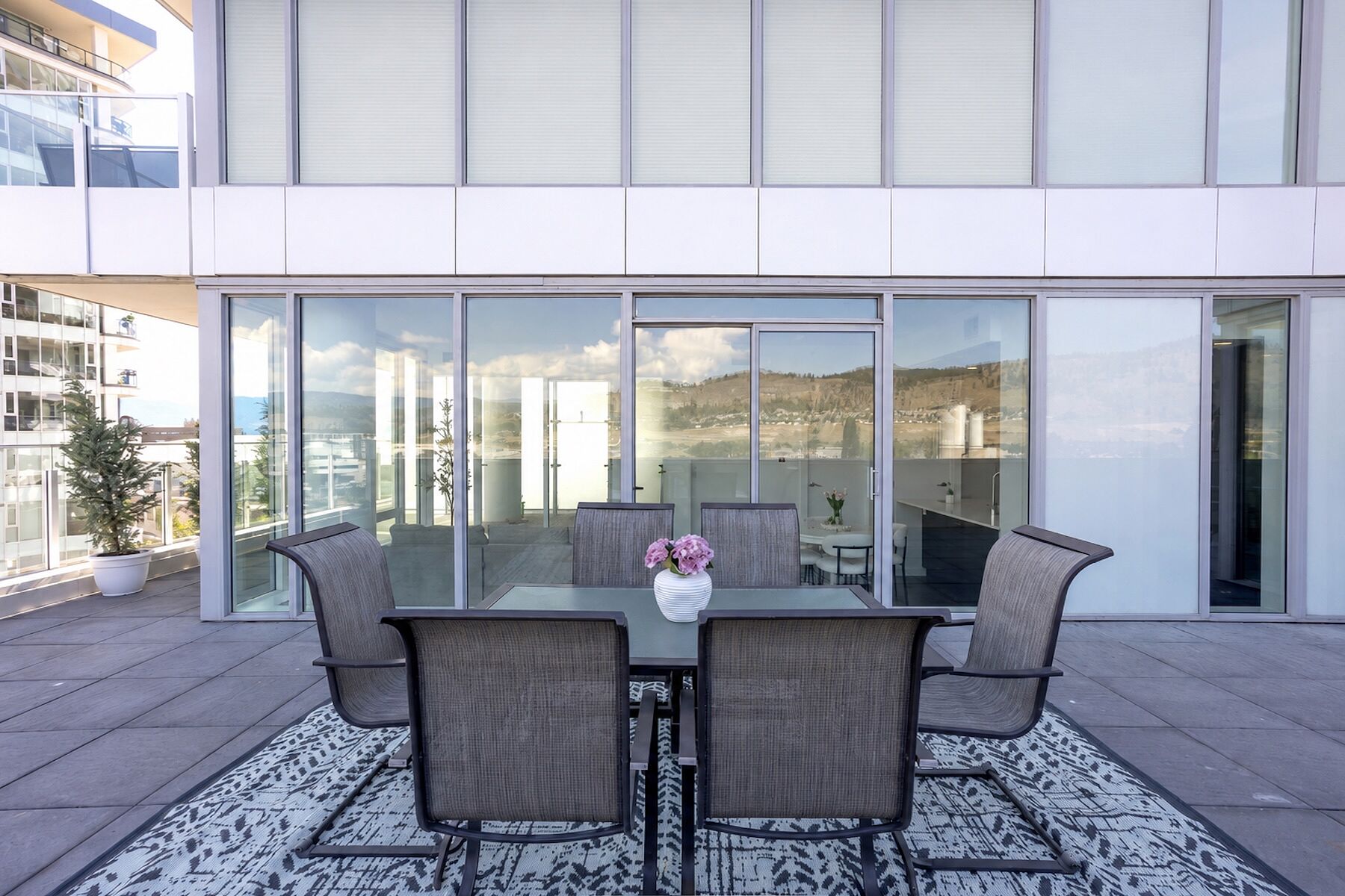  Indoor/Outdoor Living - 物件實景