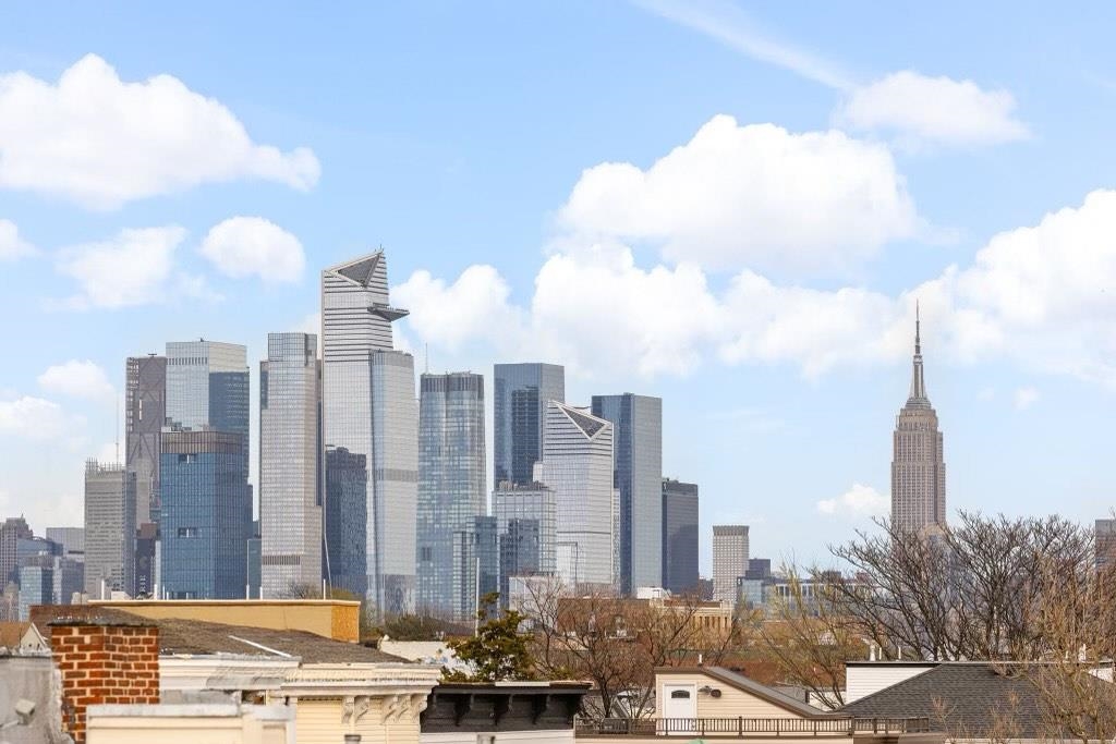 Jersey City, New Jersey, 07307, United States, 3 Bedrooms Bedrooms, ,2 BathroomsBathrooms,Residential,For Sale,1865294