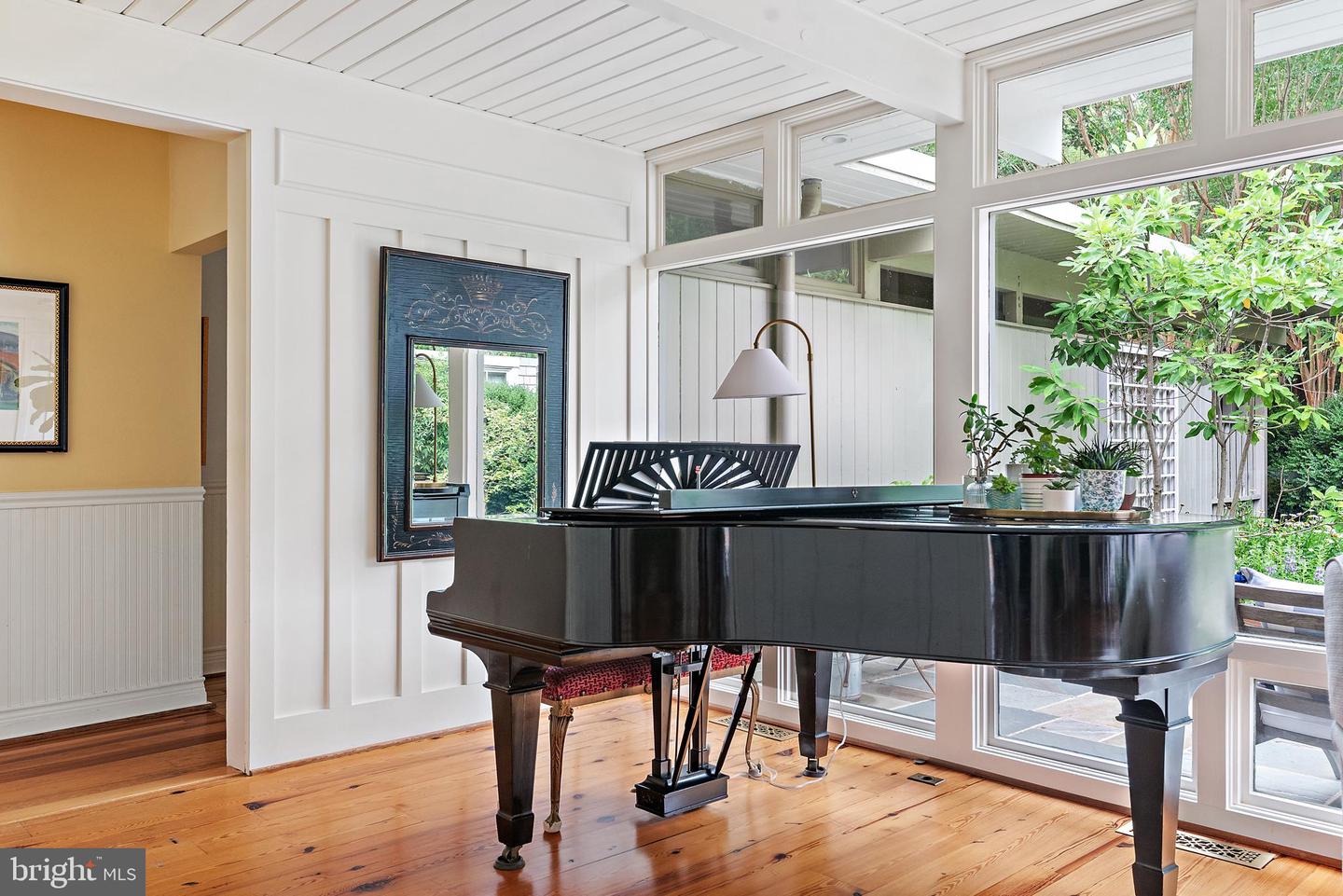 Annapolis, Maryland, 21403, United States, 5 Bedrooms Bedrooms, ,4 BathroomsBathrooms,Residential,For Sale,1895368