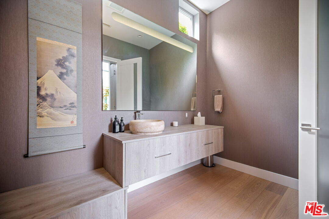 Los Angeles, California, 90046, United States, 5 Bedrooms Bedrooms, ,2 BathroomsBathrooms,Residential,For Sale,1829471