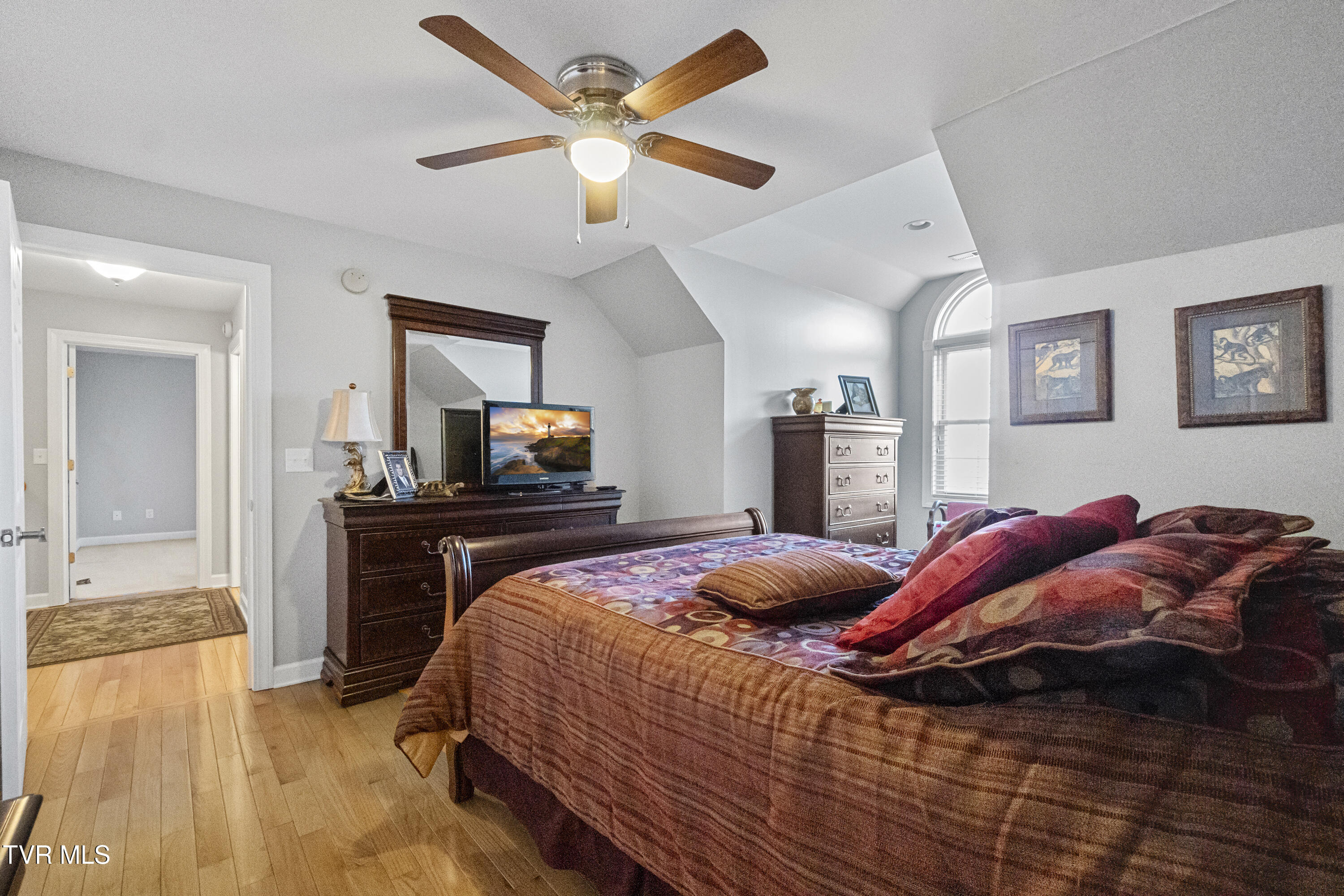 Greeneville, Tennessee, 37745, United States, 5 Bedrooms Bedrooms, ,5 BathroomsBathrooms,Residential,For Sale,2012581