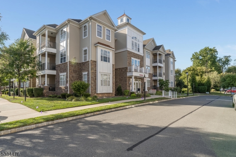 Franklin Twp., New Jersey, 08873, United States, 2 Bedrooms Bedrooms, ,2 BathroomsBathrooms,Residential,For Sale,1950649