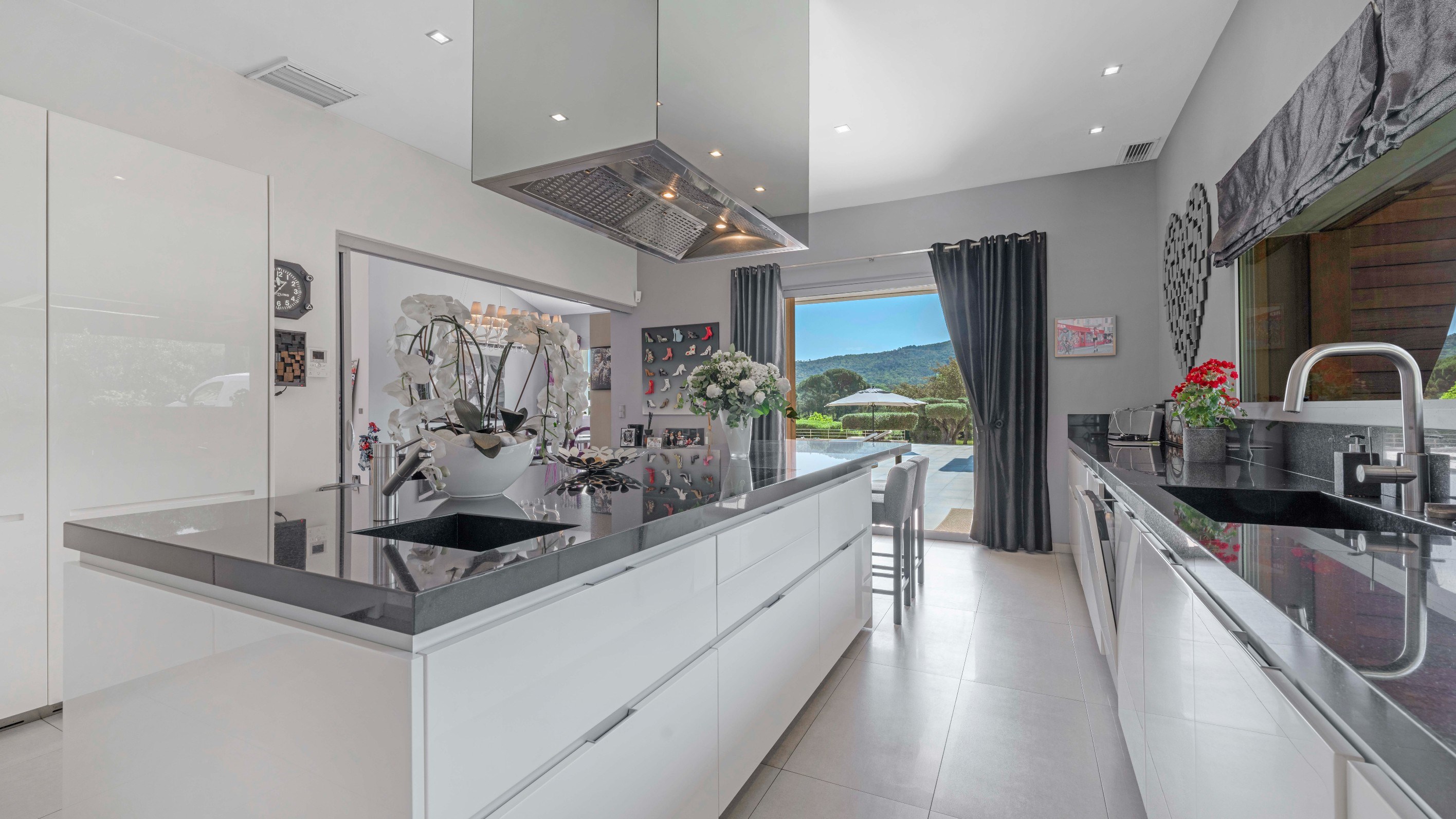  Spacious villa for sale in Plan de la Tour with countryside views and 4 garages - 物件實景