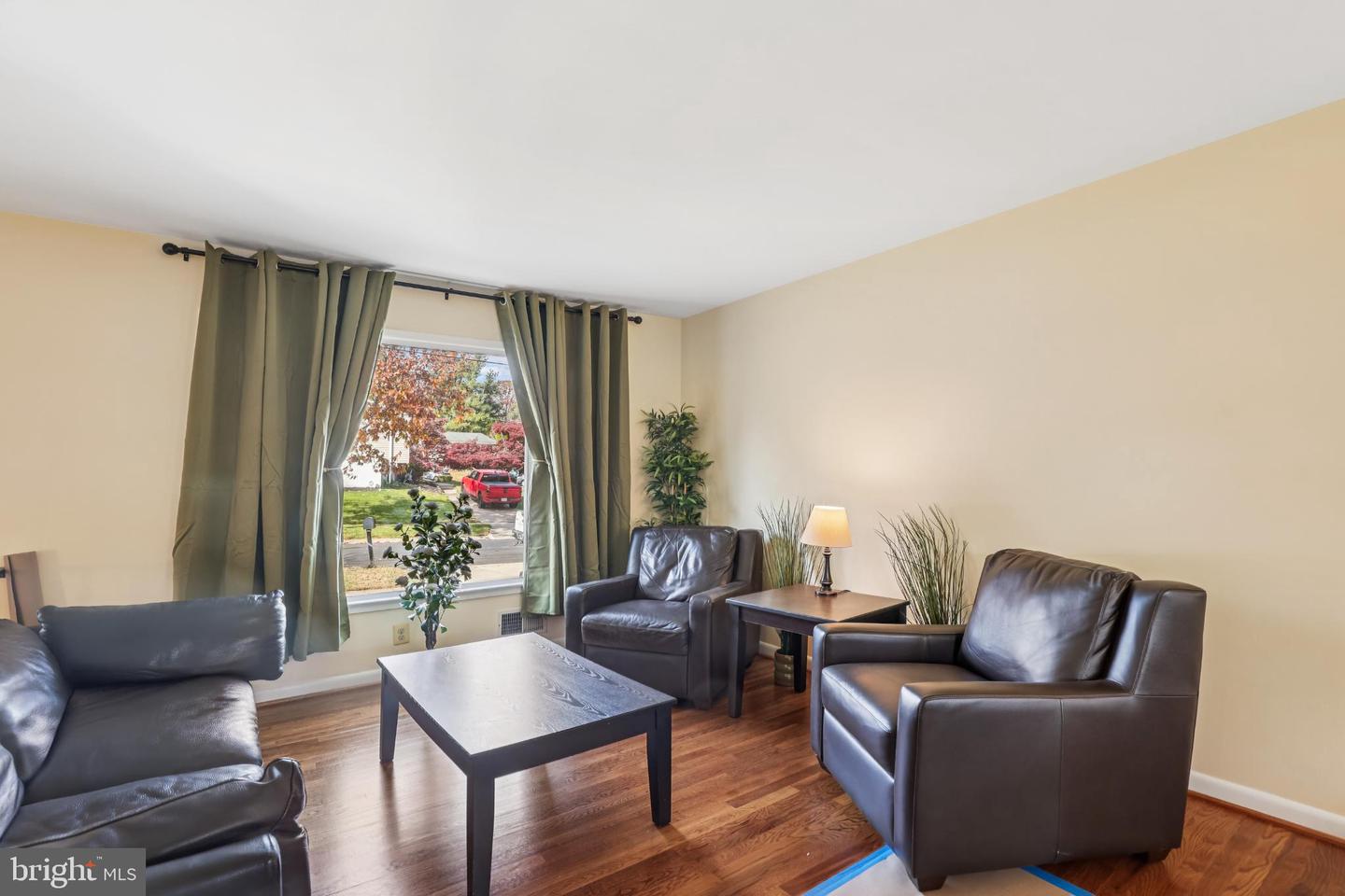 Rockville, Maryland, 20851, United States, 4 Bedrooms Bedrooms, ,2 BathroomsBathrooms,Residential,For Sale,1987492