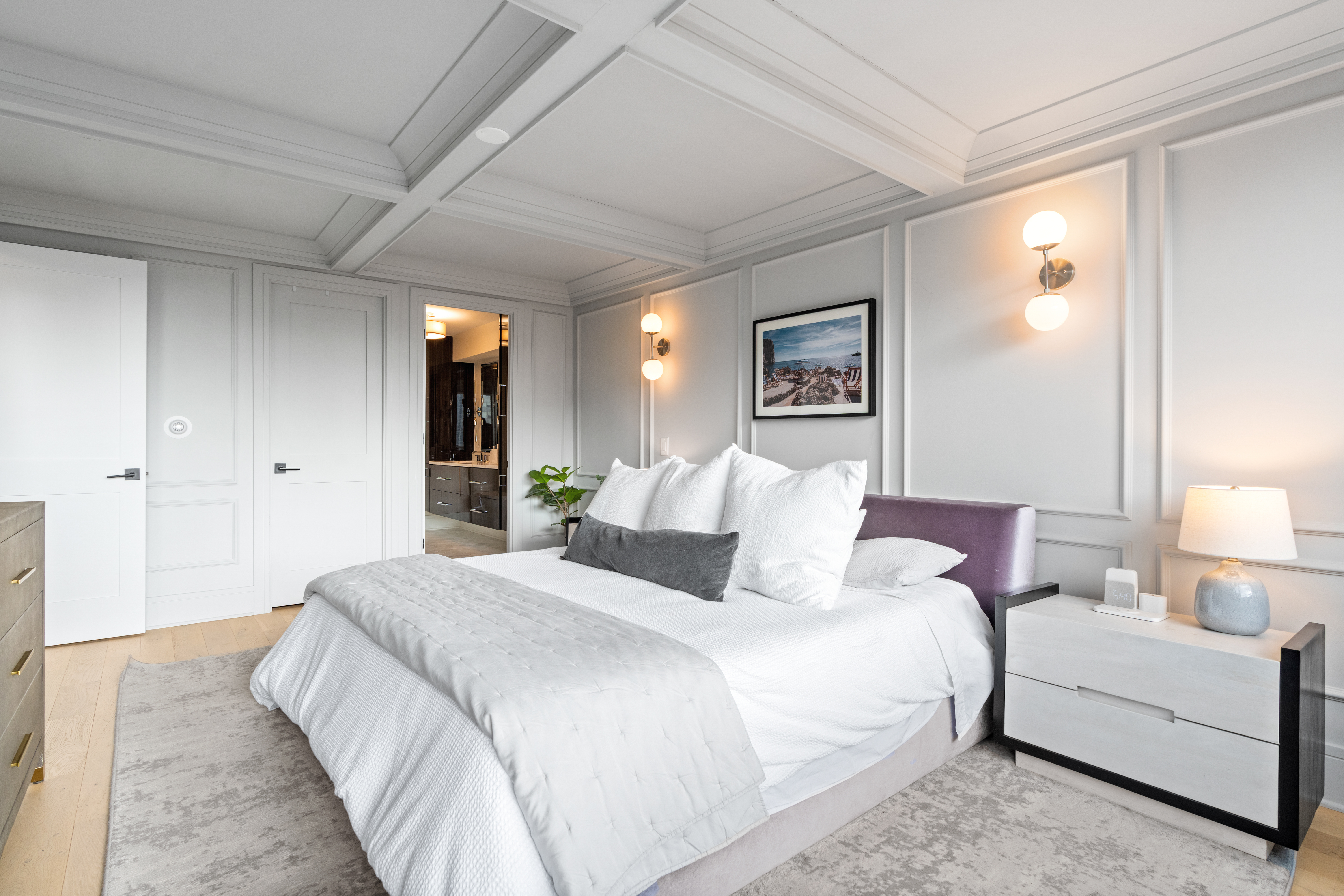  Enjoy Turnkey Lakefront Living in a Well-Established Gold Coast Building - 物件實景
