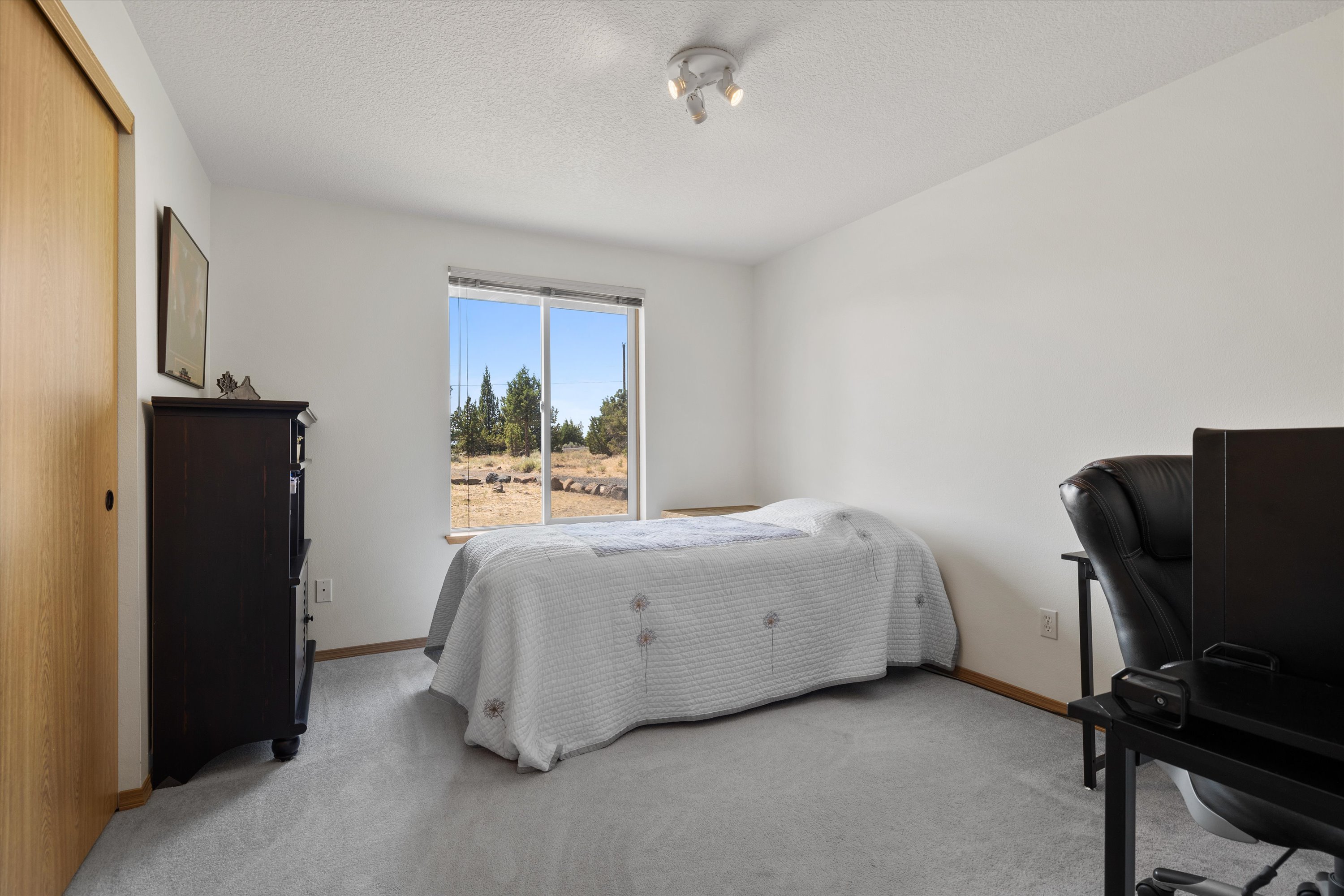 Prineville, Oregon, 97754, United States, 3 Bedrooms Bedrooms, ,2 BathroomsBathrooms,Residential,For Sale,1849917