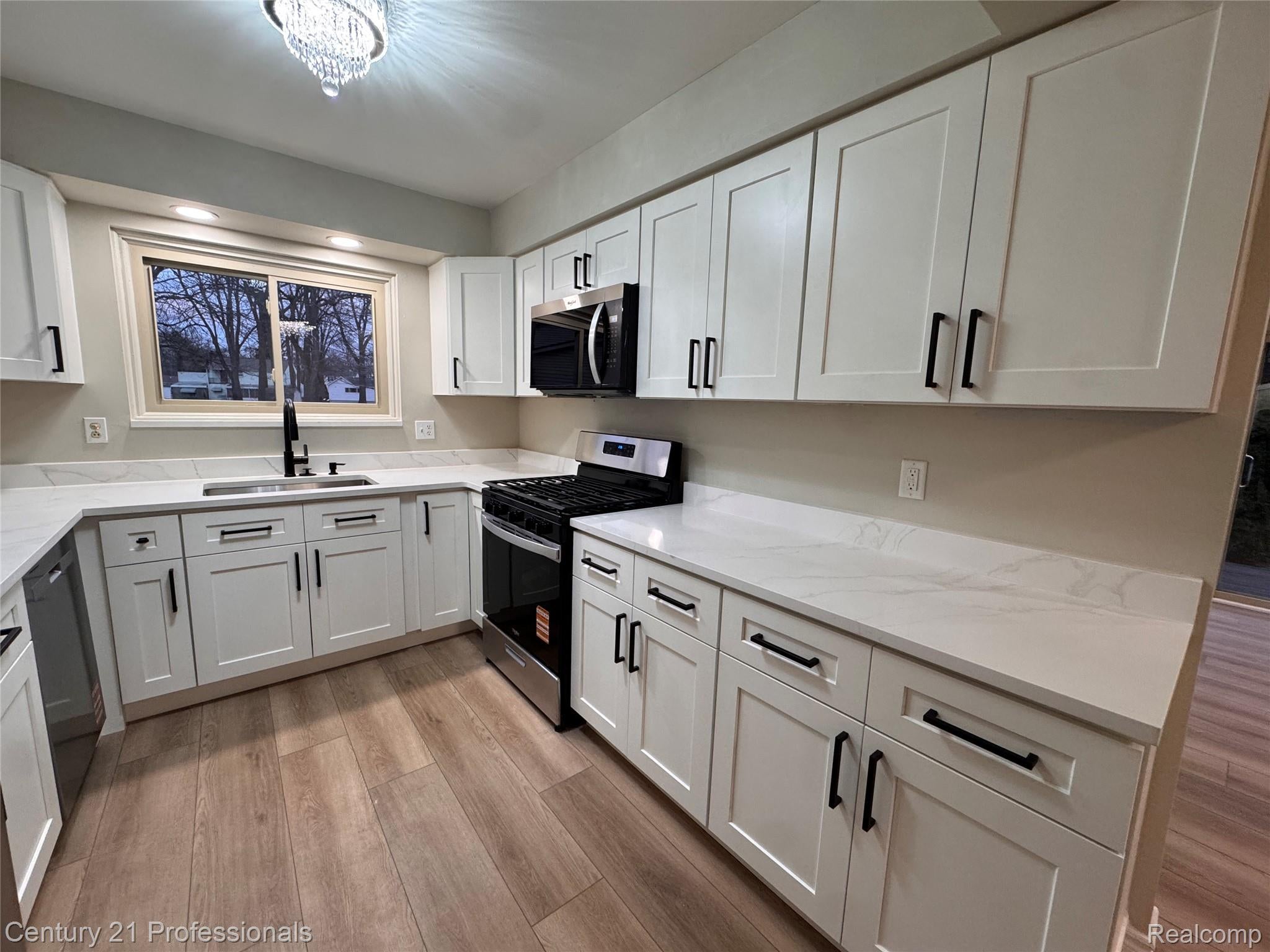 Troy, Michigan, 48085, United States, 4 Bedrooms Bedrooms, ,3 BathroomsBathrooms,Residential,For Sale,2009052