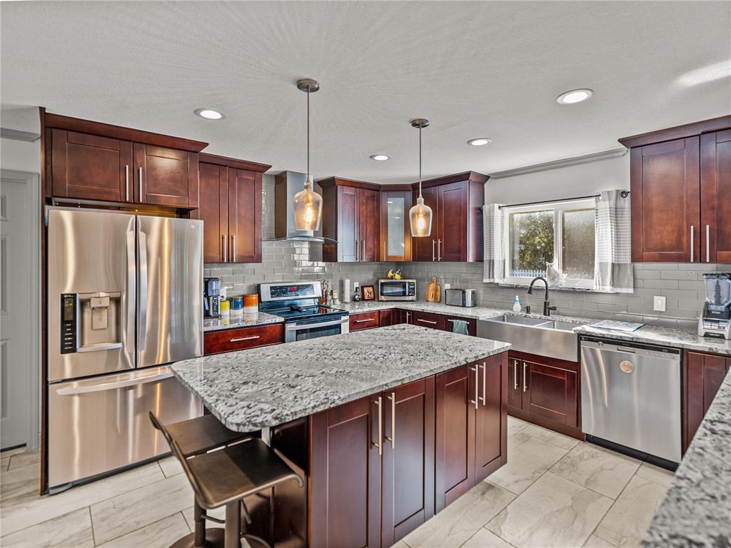 Lakeland, Florida, 33810, United States, 5 Bedrooms Bedrooms, ,4 BathroomsBathrooms,Residential,For Sale,1696884