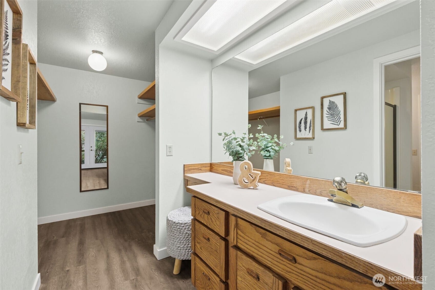 Olympia, Washington, 98502, United States, 4 Bedrooms Bedrooms, ,2 BathroomsBathrooms,Residential,For Sale,1988931