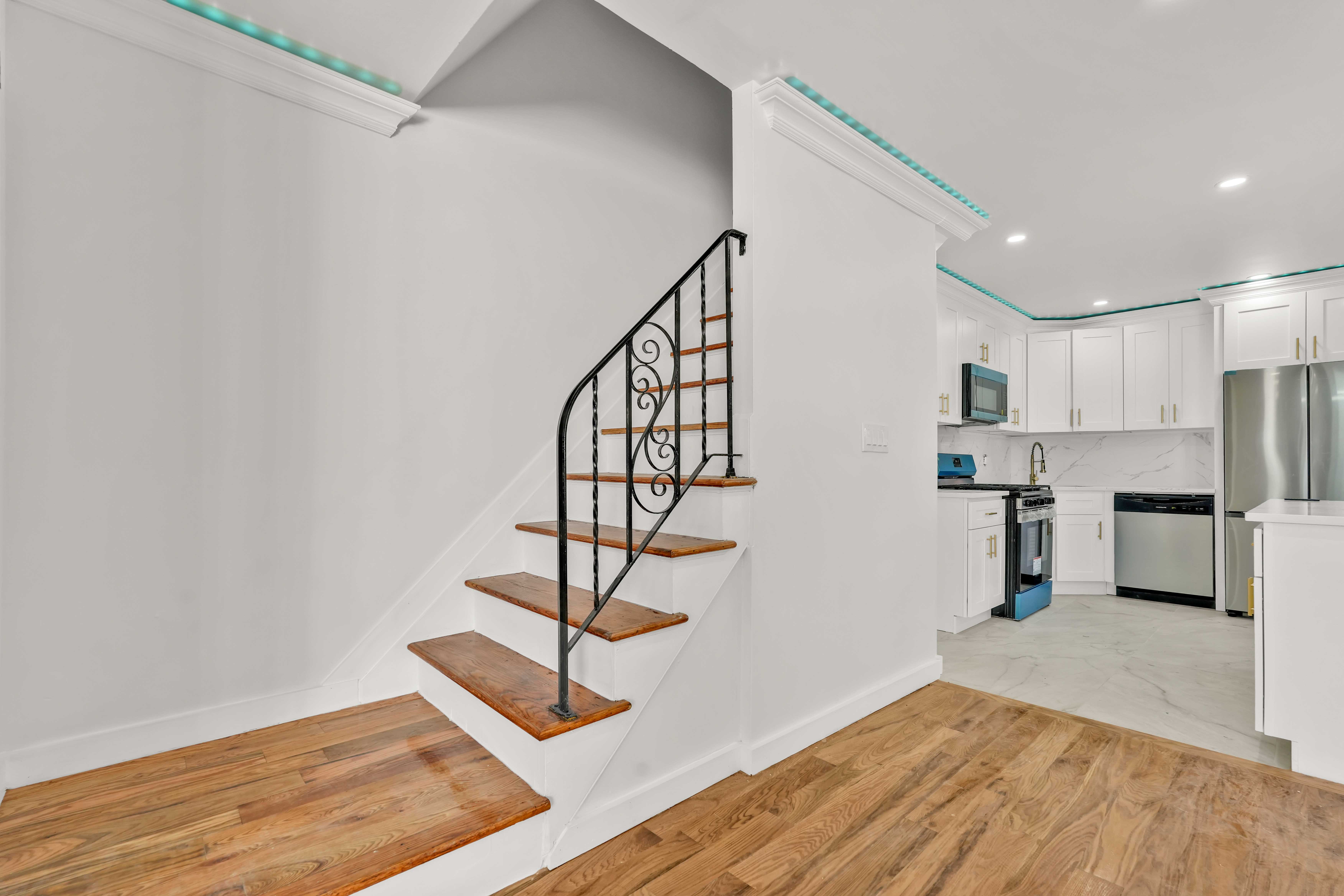 Brooklyn, New York, 11207, United States, 5 Bedrooms Bedrooms, ,4 BathroomsBathrooms,Residential,For Sale,1974760