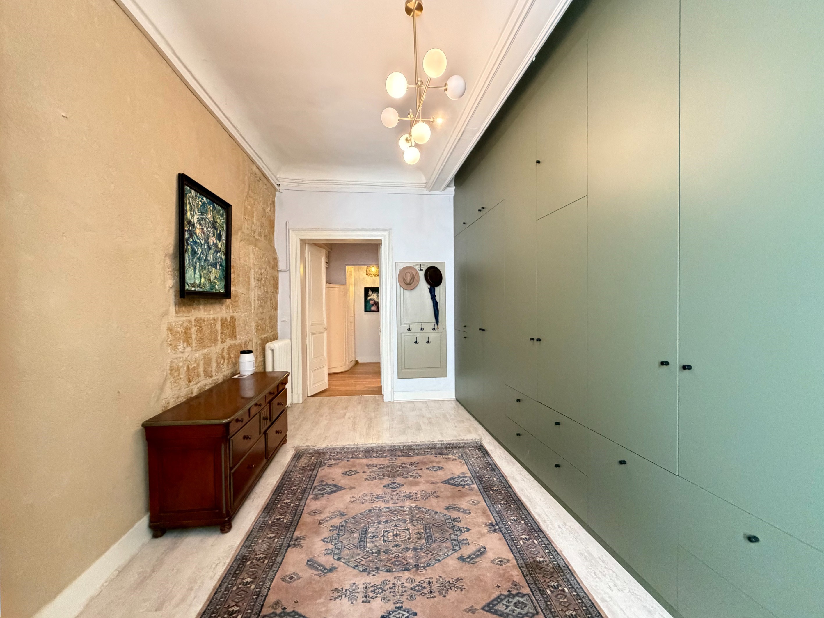 Typical Ecusson apartment with preserved character... - 物件實景