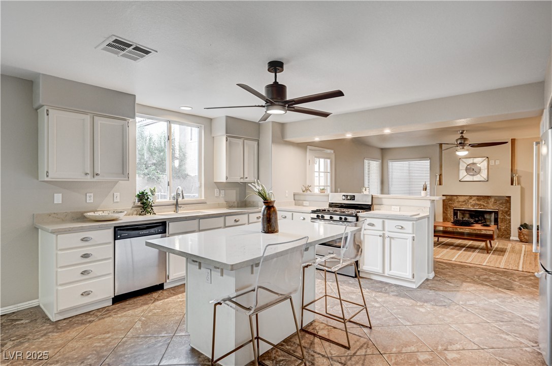 Las Vegas, Nevada, 89134, United States, 4 Bedrooms Bedrooms, ,3 BathroomsBathrooms,Residential,For Sale,1998518