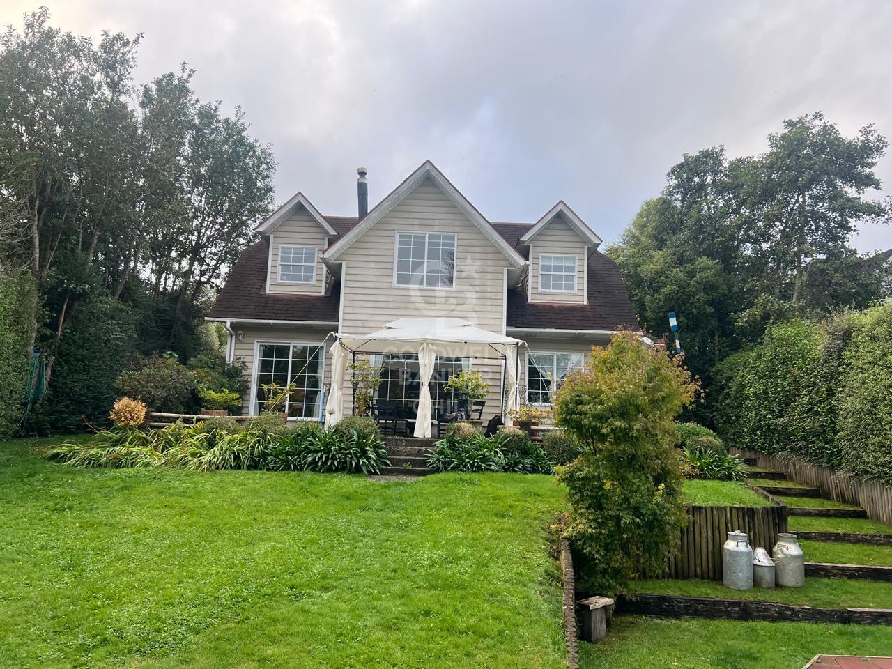 Puerto Varas, Chile, 4 Bedrooms Bedrooms, ,5 BathroomsBathrooms,Residential,For Sale,1910760