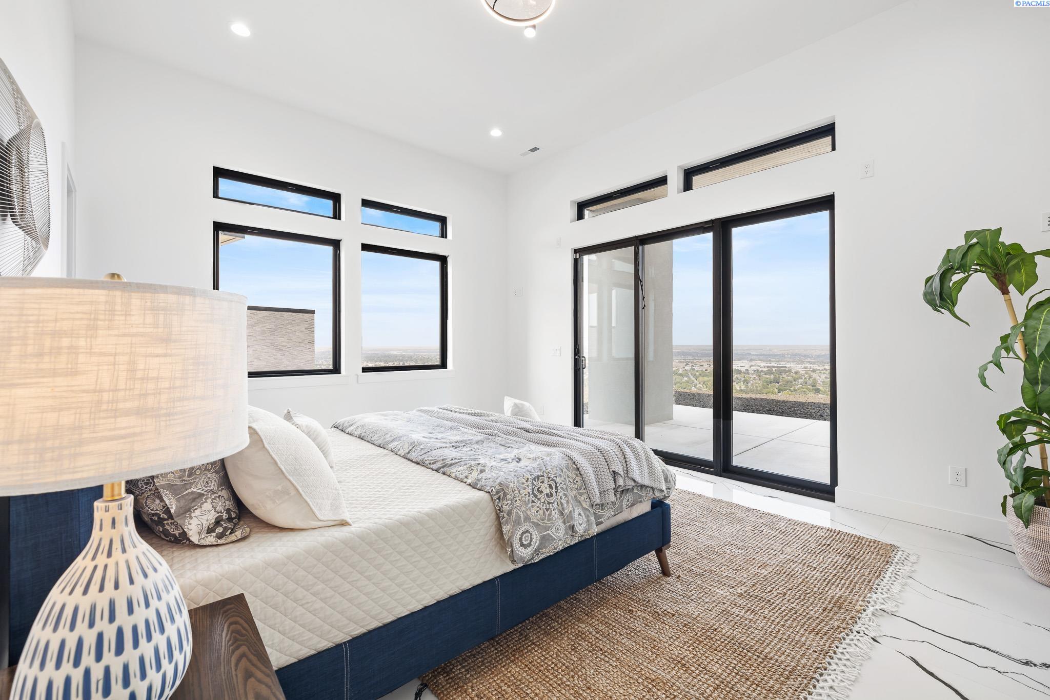 Kennewick, Washington, 99338, United States, 4 Bedrooms Bedrooms, ,6 BathroomsBathrooms,Residential,For Sale,1981644