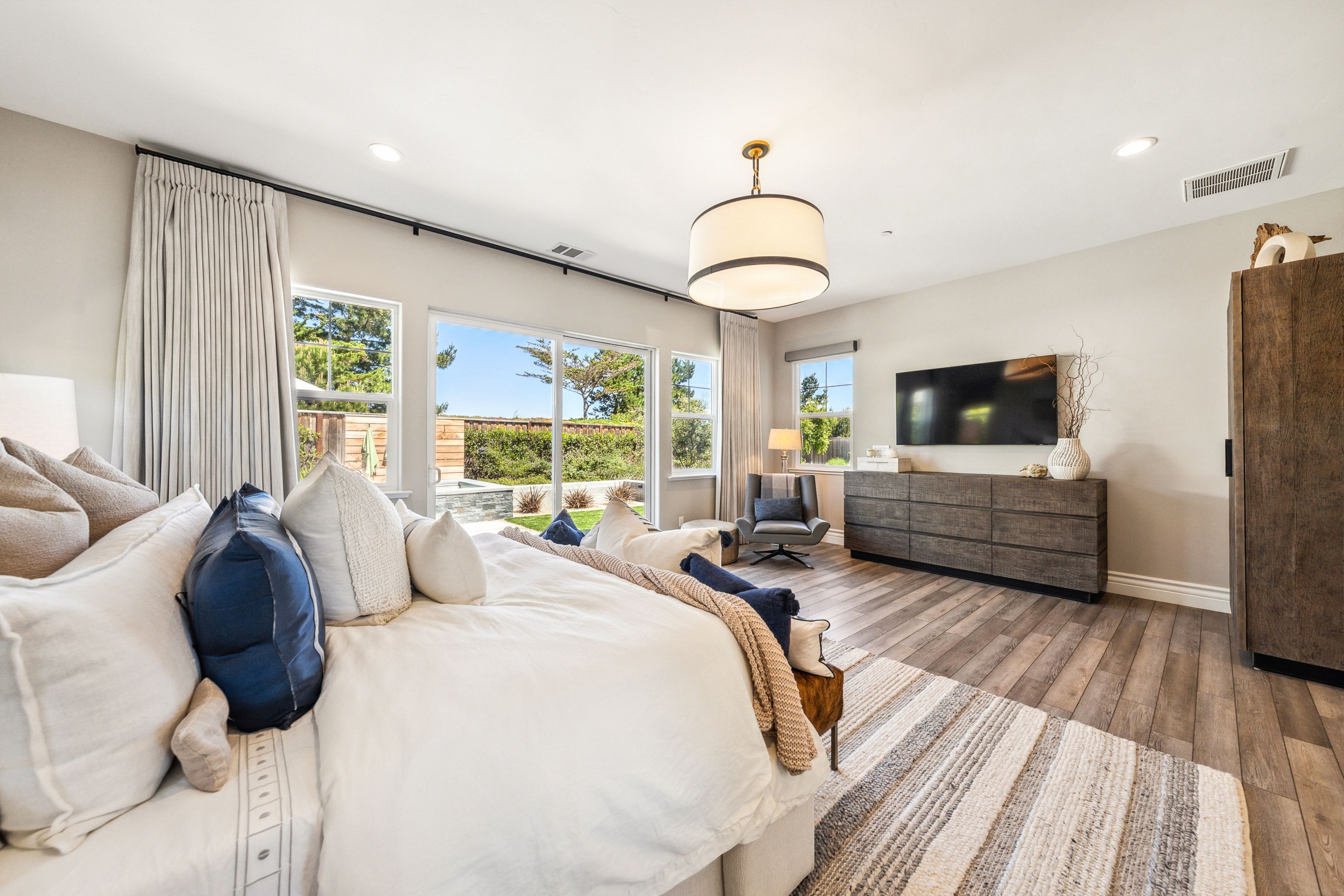  3007 Bluffs Drive - 物件實景