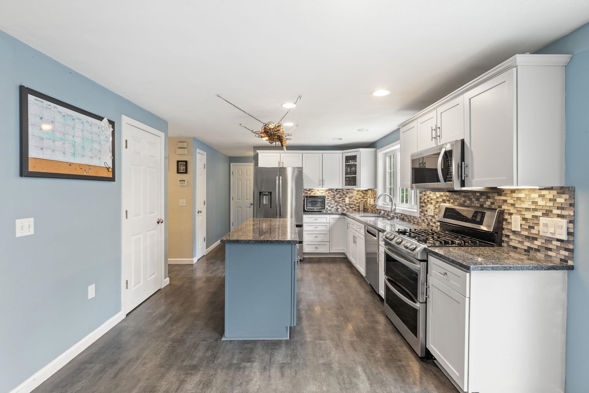 Londonderry, New Hampshire, 03053, United States, ,Residential,For Sale,1916395