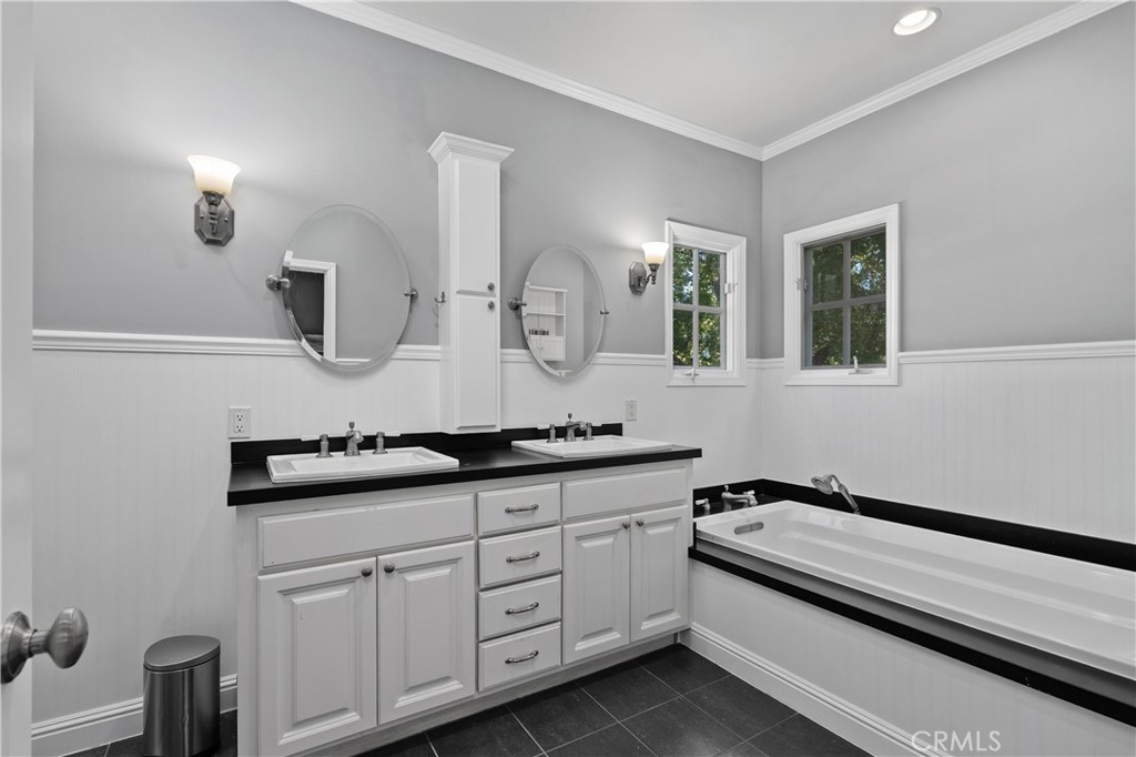 Studio City, California, 91602, United States, 5 Bedrooms Bedrooms, ,4 BathroomsBathrooms,Residential,For Sale,1947106