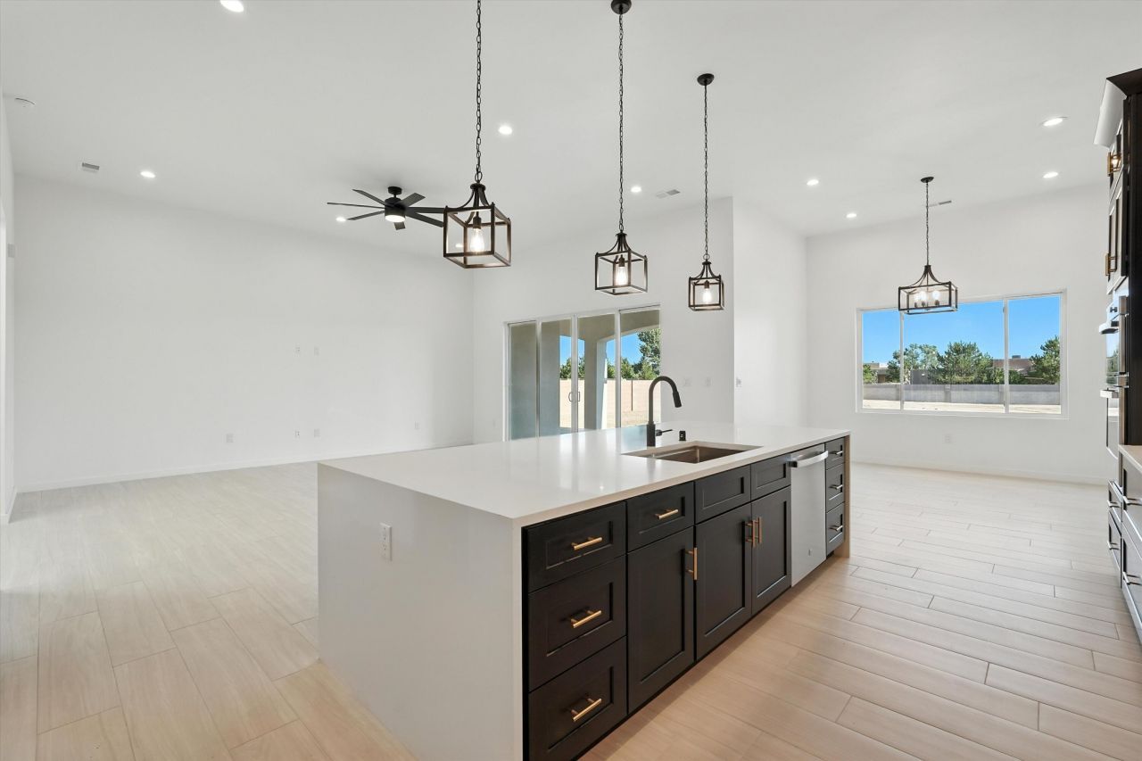 Rio Rancho, New Mexico, 87144, United States, 4 Bedrooms Bedrooms, ,3 BathroomsBathrooms,Residential,For Sale,1918026