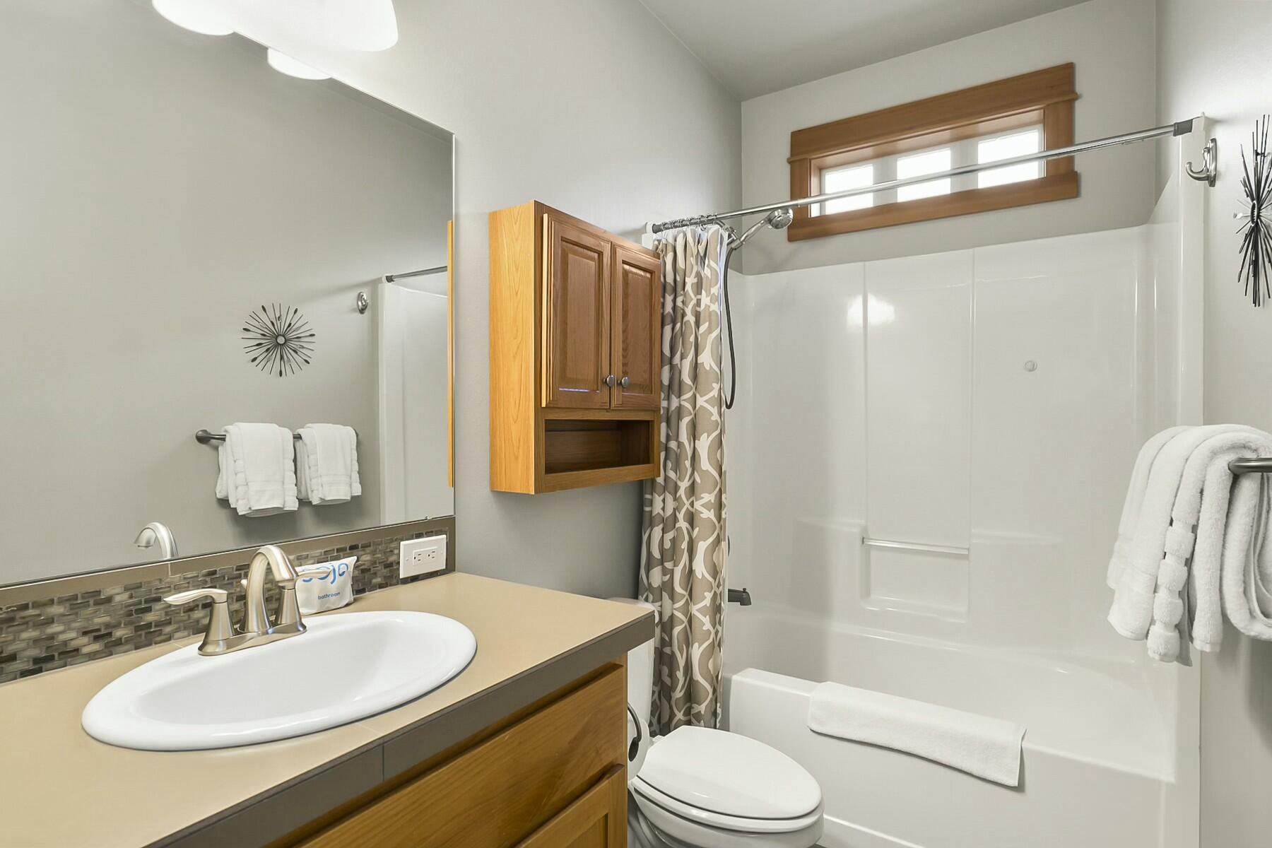 Redmond, Oregon, 97756, United States, 3 Bedrooms Bedrooms, ,2 BathroomsBathrooms,Residential,For Sale,1729232