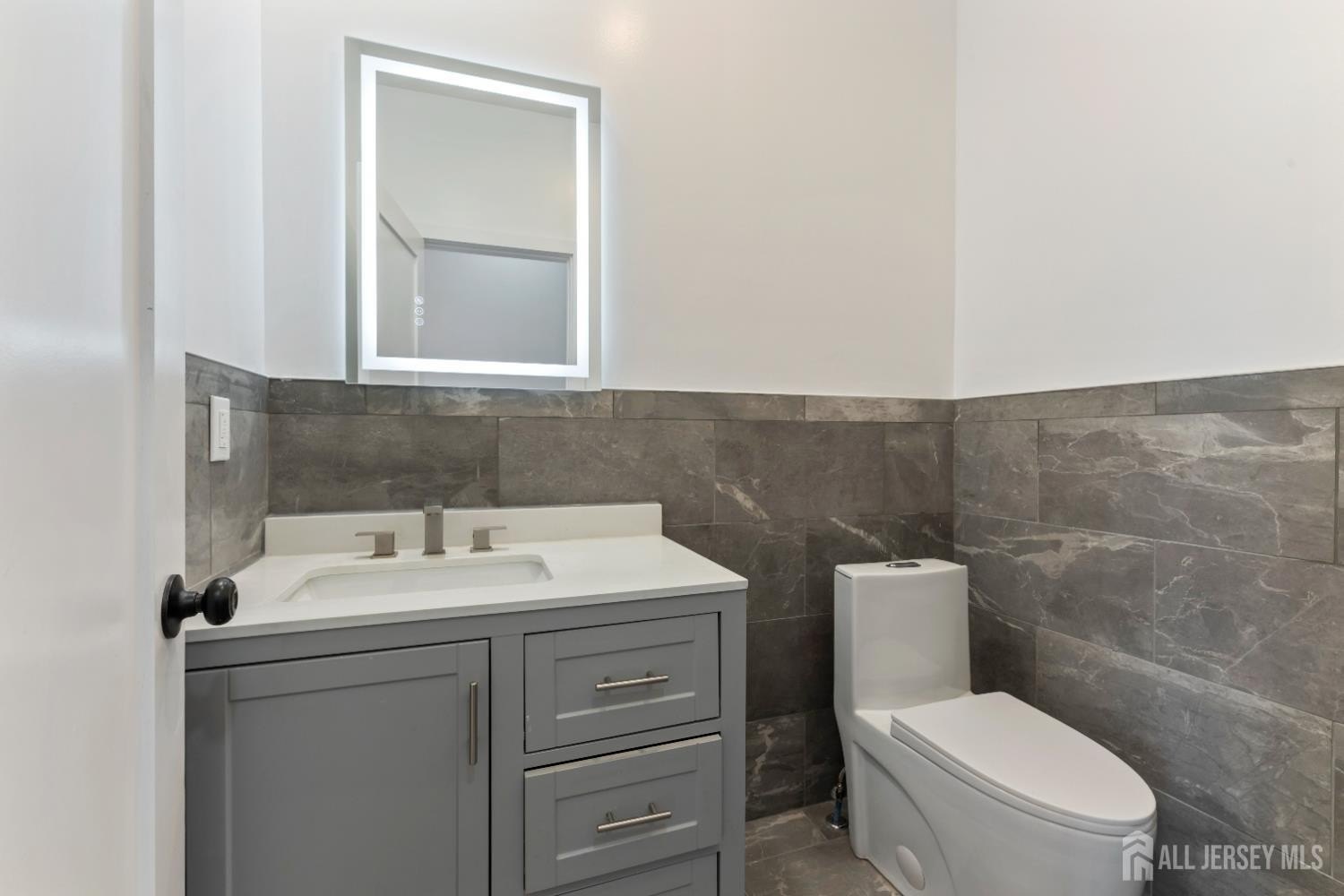 Edison, New Jersey, 08820, United States, 5 Bedrooms Bedrooms, ,5 BathroomsBathrooms,Residential,For Sale,2005259