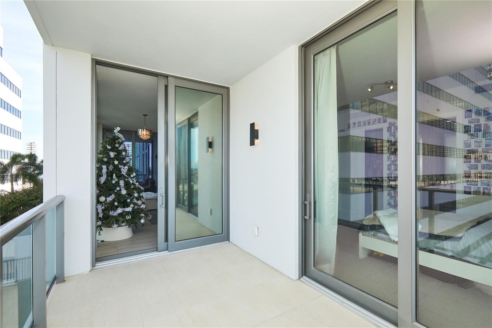 ST PETERSBURG, Florida, 33701, United States, 2 Bedrooms Bedrooms, ,3 BathroomsBathrooms,Residential,For Sale,1981835