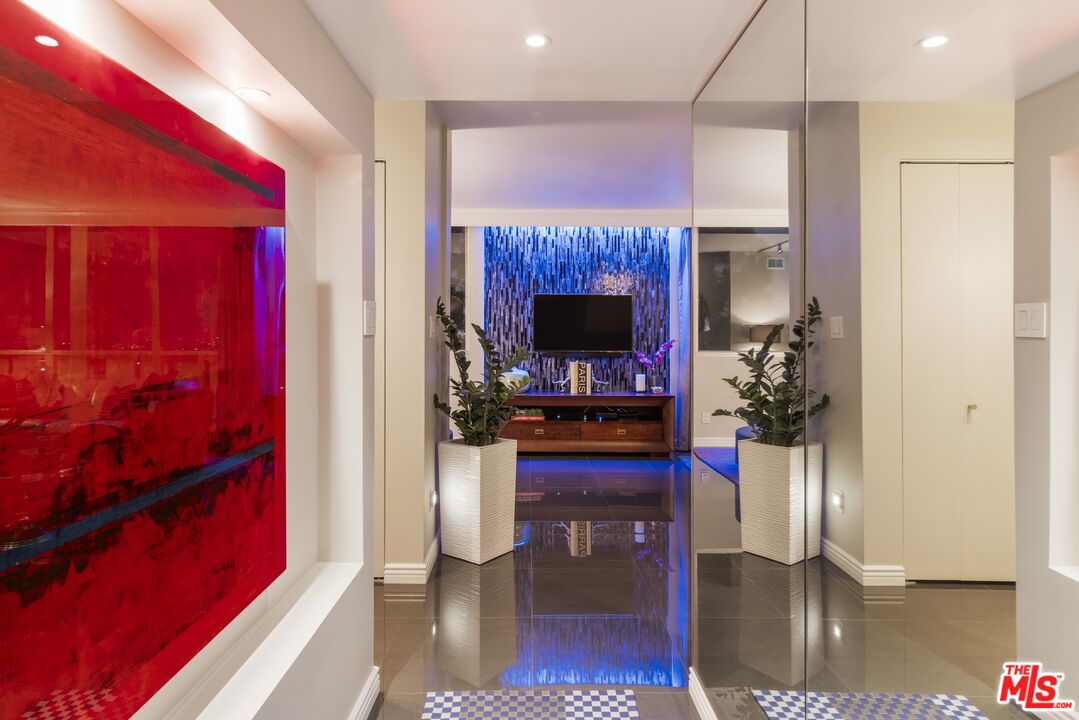 Los Angeles, California, 90027, United States, 1 Bedroom Bedrooms, ,1 BathroomBathrooms,Residential,For Sale,1913700