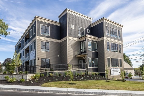 Marlborough, Massachusetts, 01752, United States, 2 Bedrooms Bedrooms, ,2 BathroomsBathrooms,Residential,For Sale,1973002