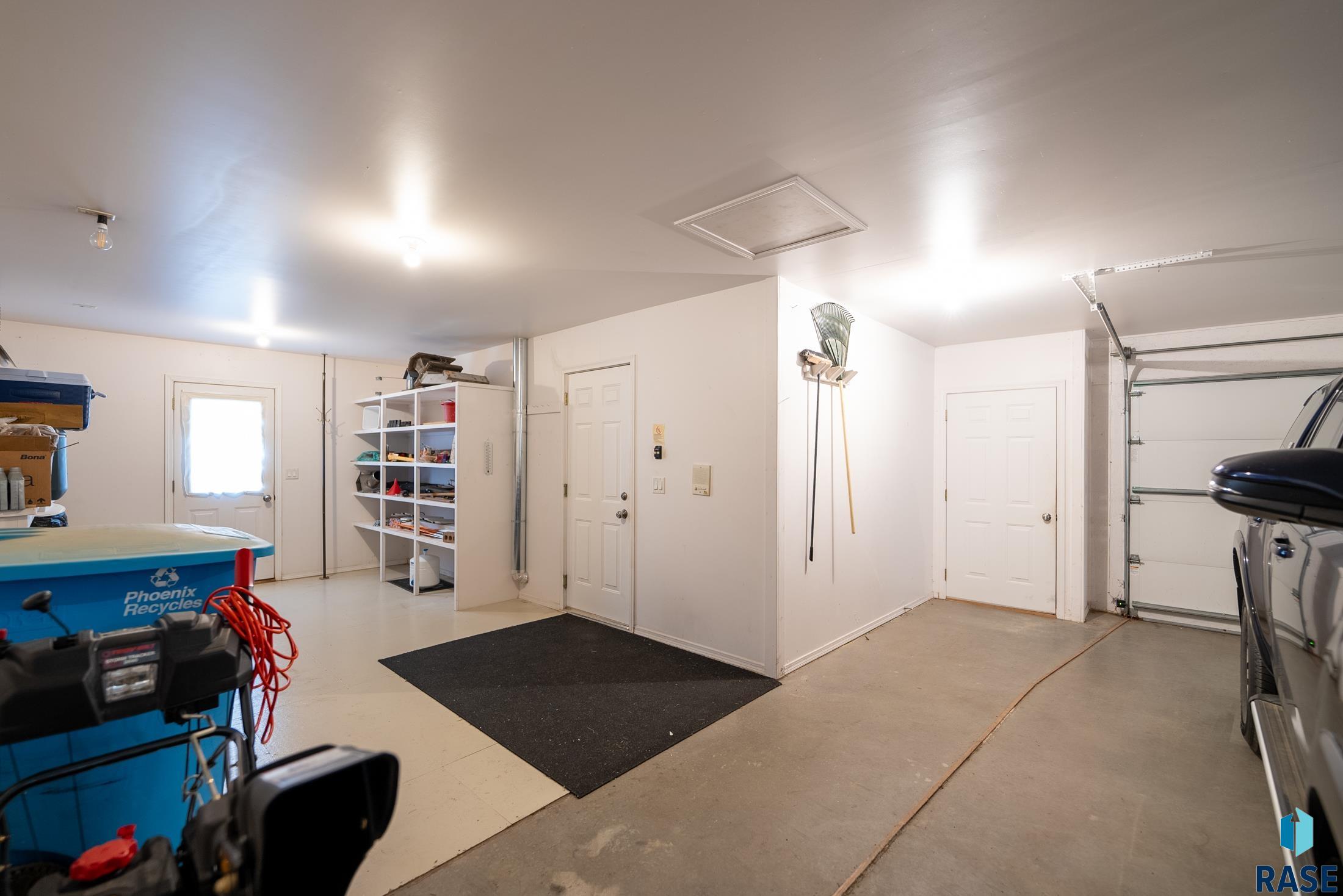 Yankton, South Dakota, 57078, United States, 6 Bedrooms Bedrooms, ,4 BathroomsBathrooms,Residential,For Sale,1975294