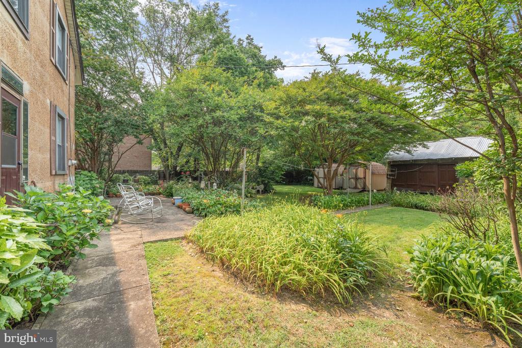 Arlington, Virginia, 22202, United States, 3 Bedrooms Bedrooms, ,1 BathroomBathrooms,Residential,For Sale,1904422