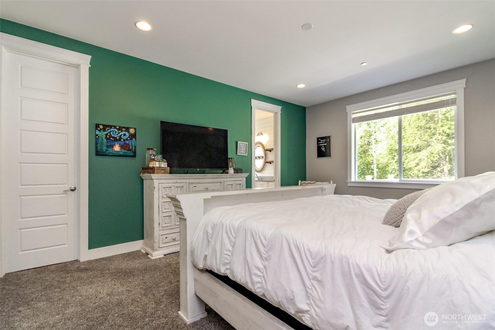 MAPLE VALLEY, Washington, 98038, United States, 3 Bedrooms Bedrooms, ,3 BathroomsBathrooms,Residential,For Sale,1947059