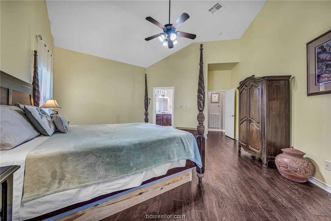 3200 Walnut Creek Court, Bryan, Texas, 77807, United States, 2 Bedrooms Bedrooms, ,3 BathroomsBathrooms,Residential,For Sale,3200 Walnut Creek Court,1663308