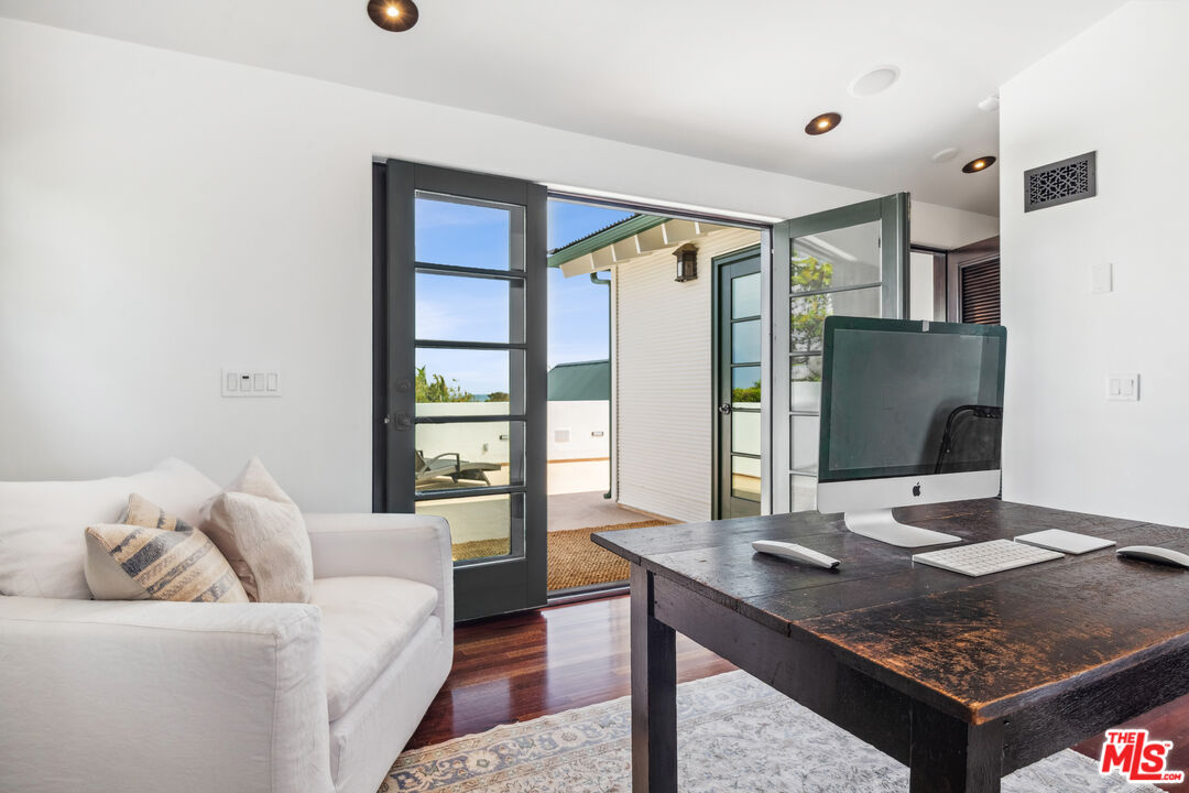 Malibu, California, 90265, United States, 8 Bedrooms Bedrooms, ,9 BathroomsBathrooms,Residential,For Sale,1989186