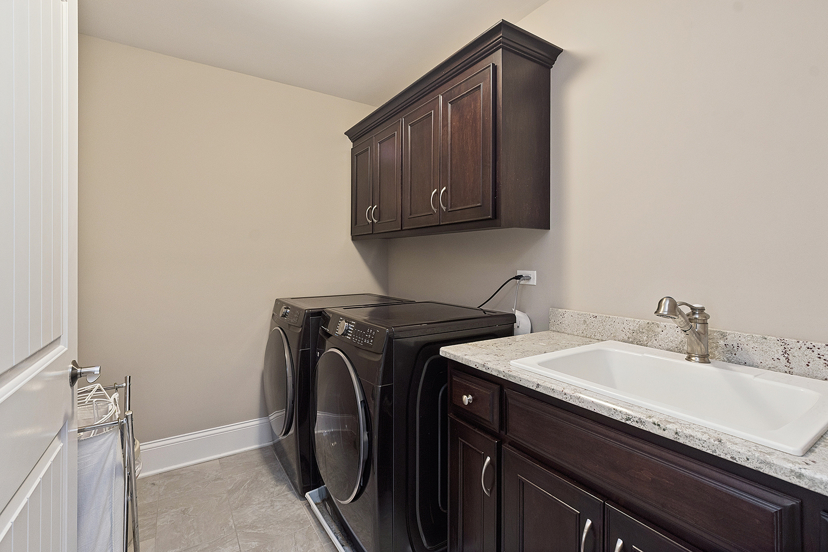 Mokena, Illinois, 60448, United States, 5 Bedrooms Bedrooms, ,4 BathroomsBathrooms,Residential,For Sale,2005248