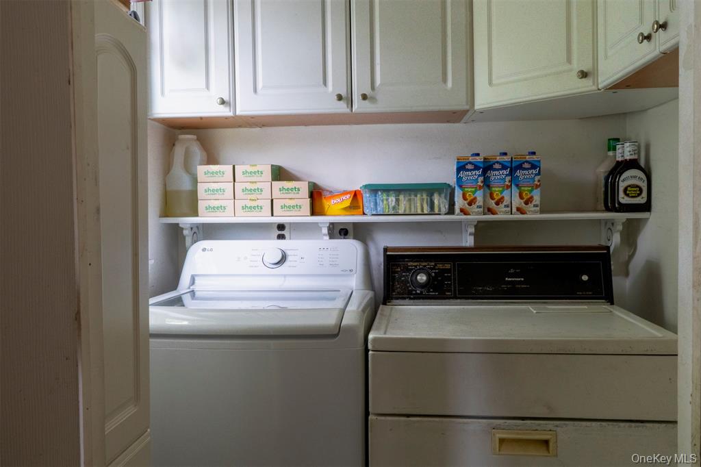 Lindenhurst, New York, 11757, United States, 5 Bedrooms Bedrooms, ,3 BathroomsBathrooms,Residential,For Sale,2049056