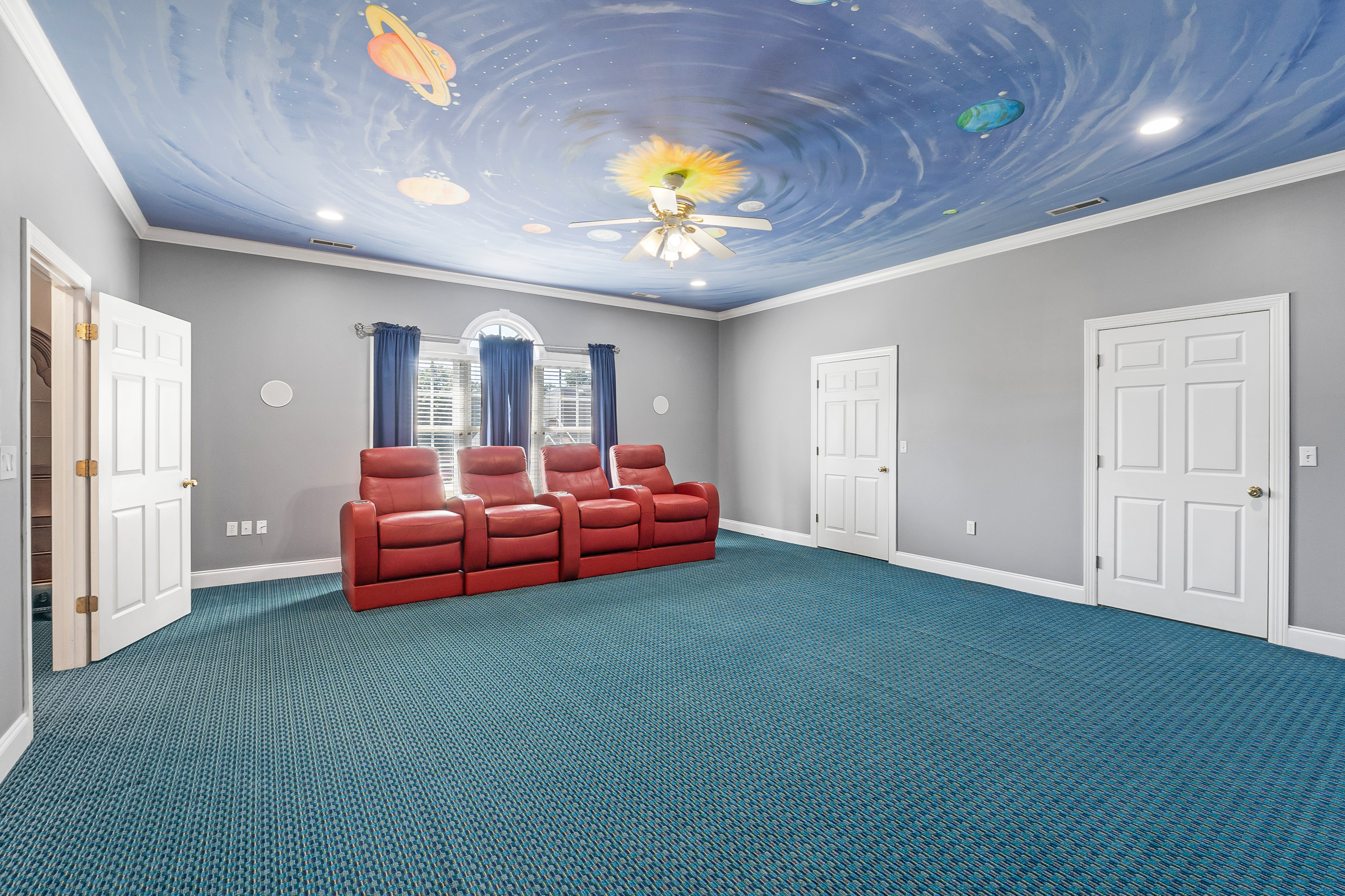 Tullahoma, Tennessee, 37388, United States, 6 Bedrooms Bedrooms, ,5 BathroomsBathrooms,Residential,For Sale,1851275
