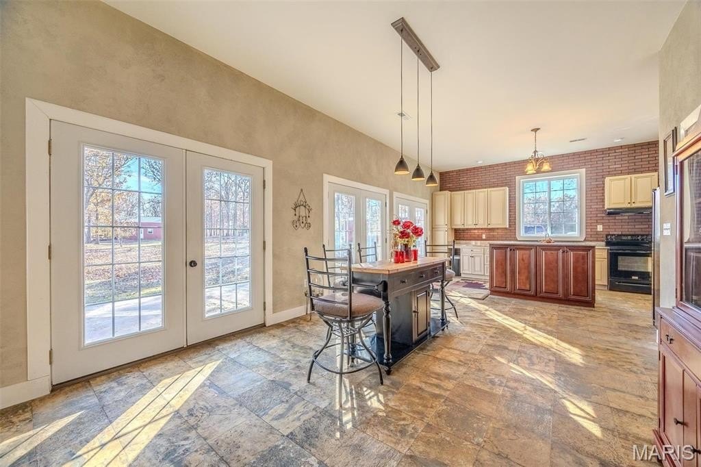 Lebanon, Missouri, 65536, United States, 4 Bedrooms Bedrooms, ,4 BathroomsBathrooms,Residential,For Sale,1976703