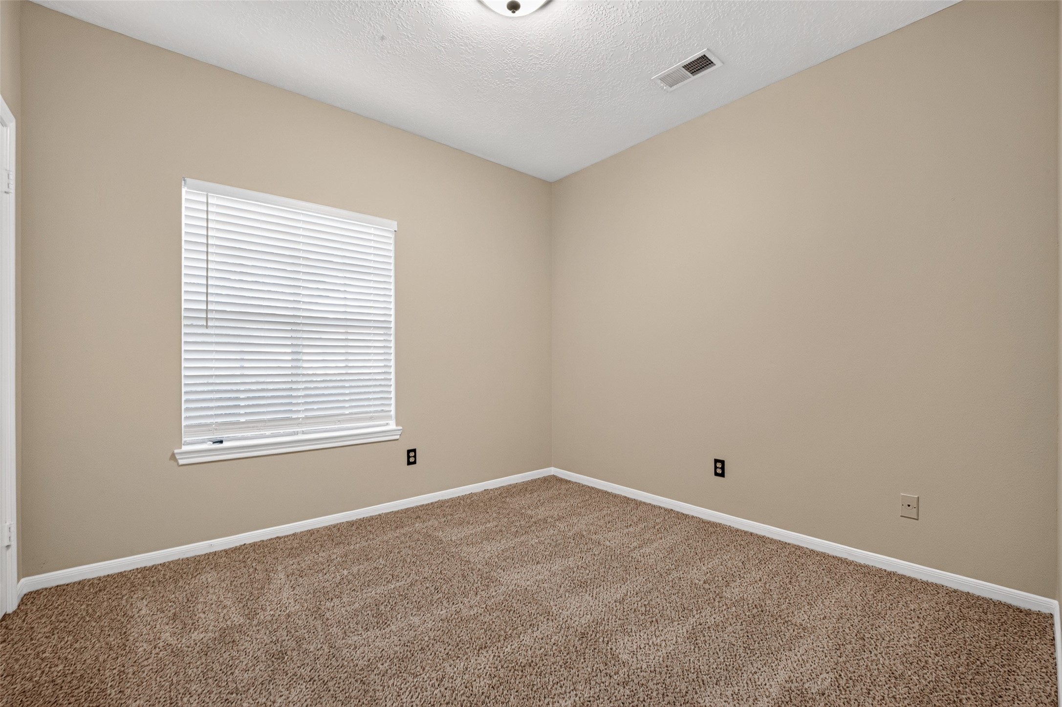  16002 Brittany Knoll Drive - 物件實景